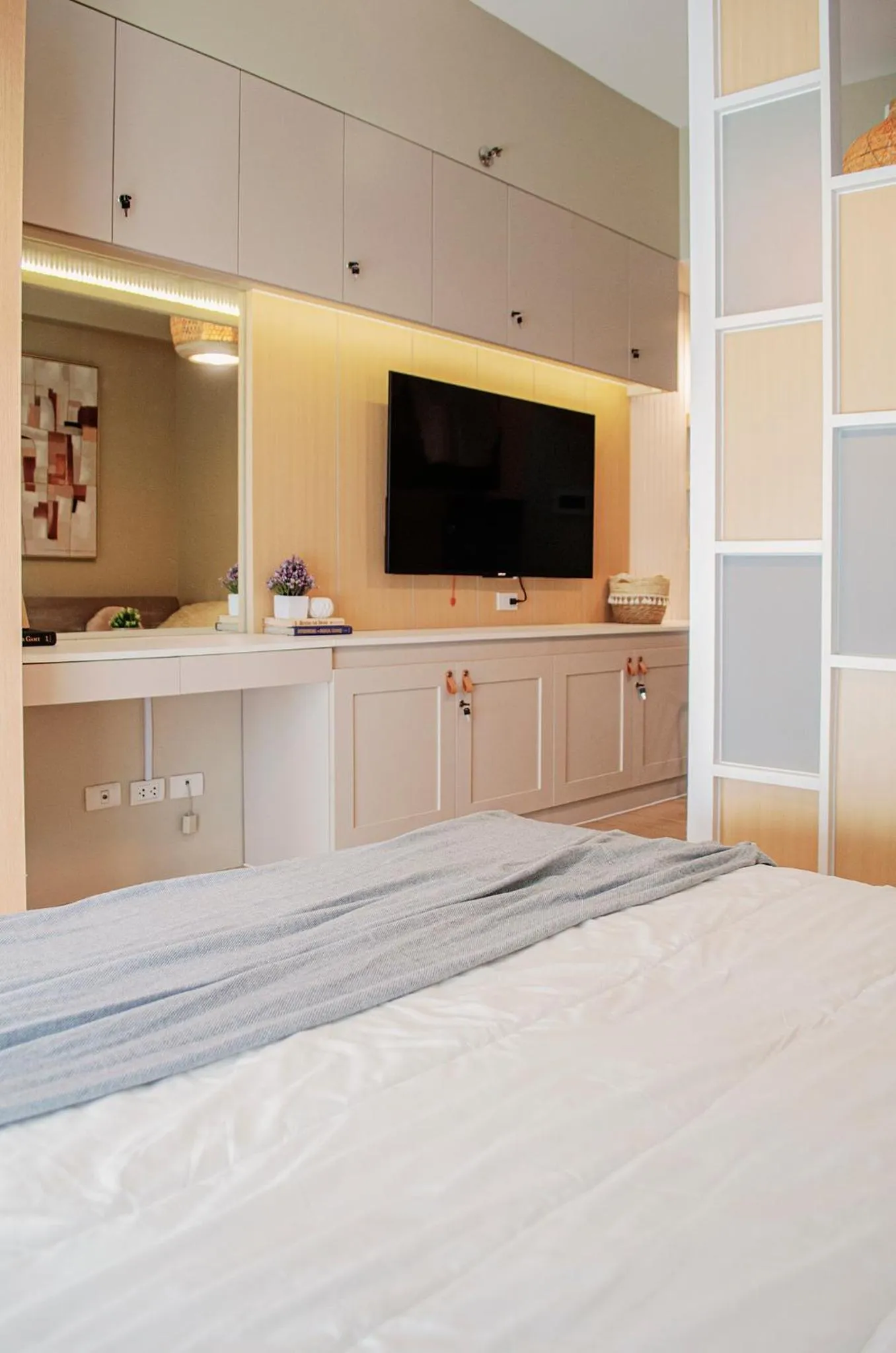 Communal lounge/ TV room, Bed in Cozy and Classy Studio Across Airport Terminal 3