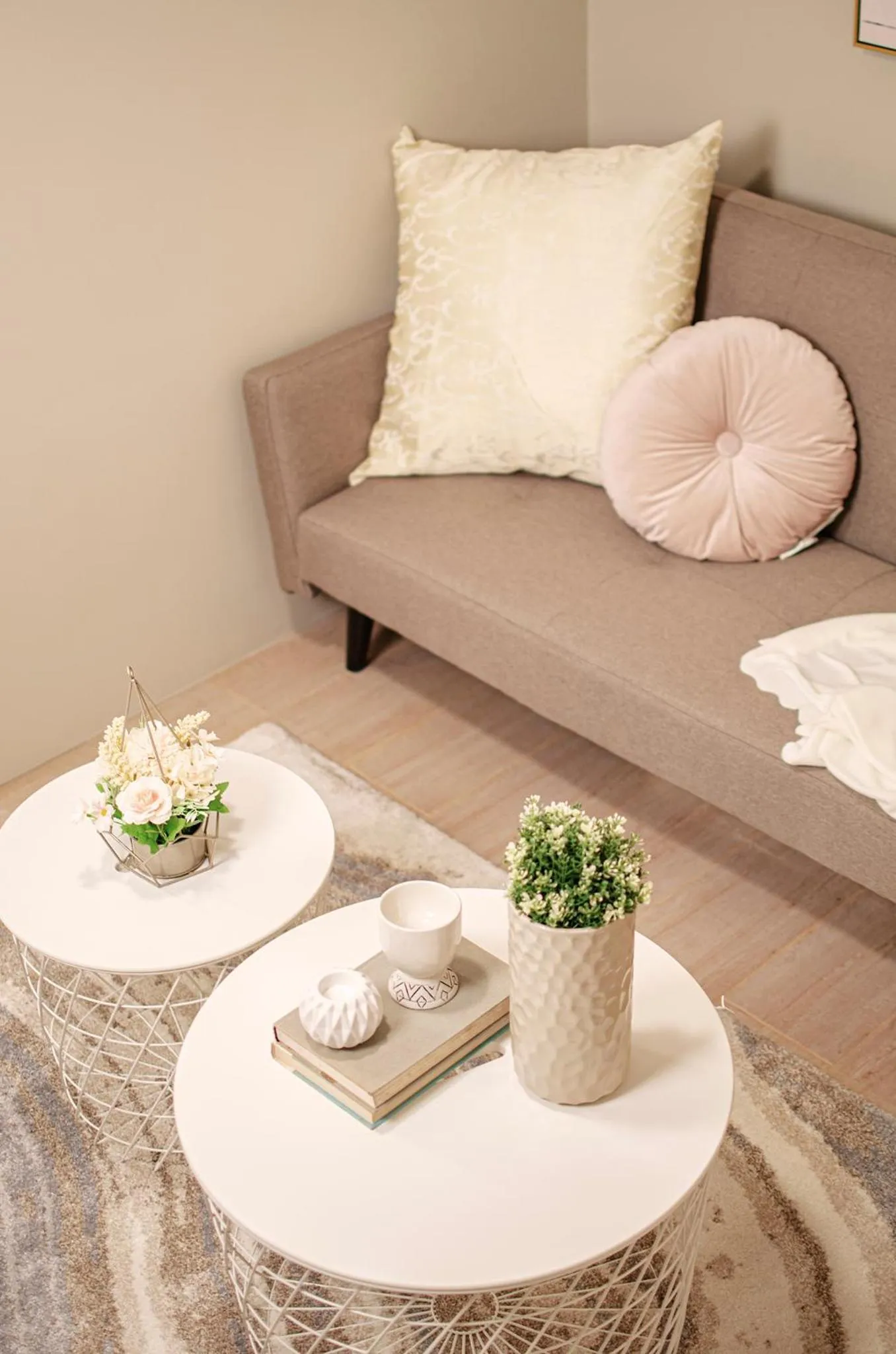 Living room in Cozy and Classy Studio Across Airport Terminal 3