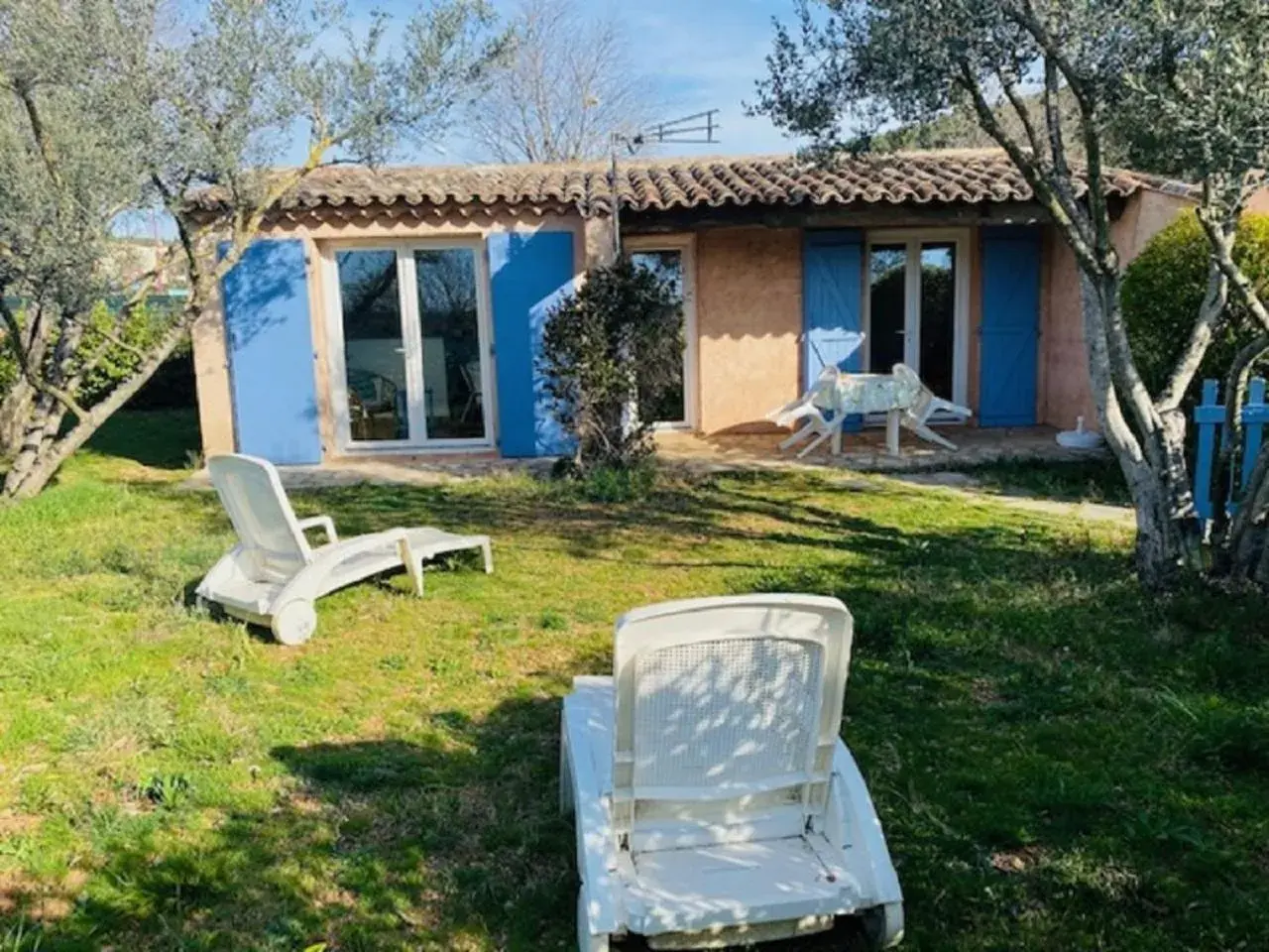 Location climatisée, piscine, animaux acceptés, jardin clôturé, parking, provence , wifi Location climatisée, piscine, animaux acceptés, jardin clôturé, parking, provence , wifi