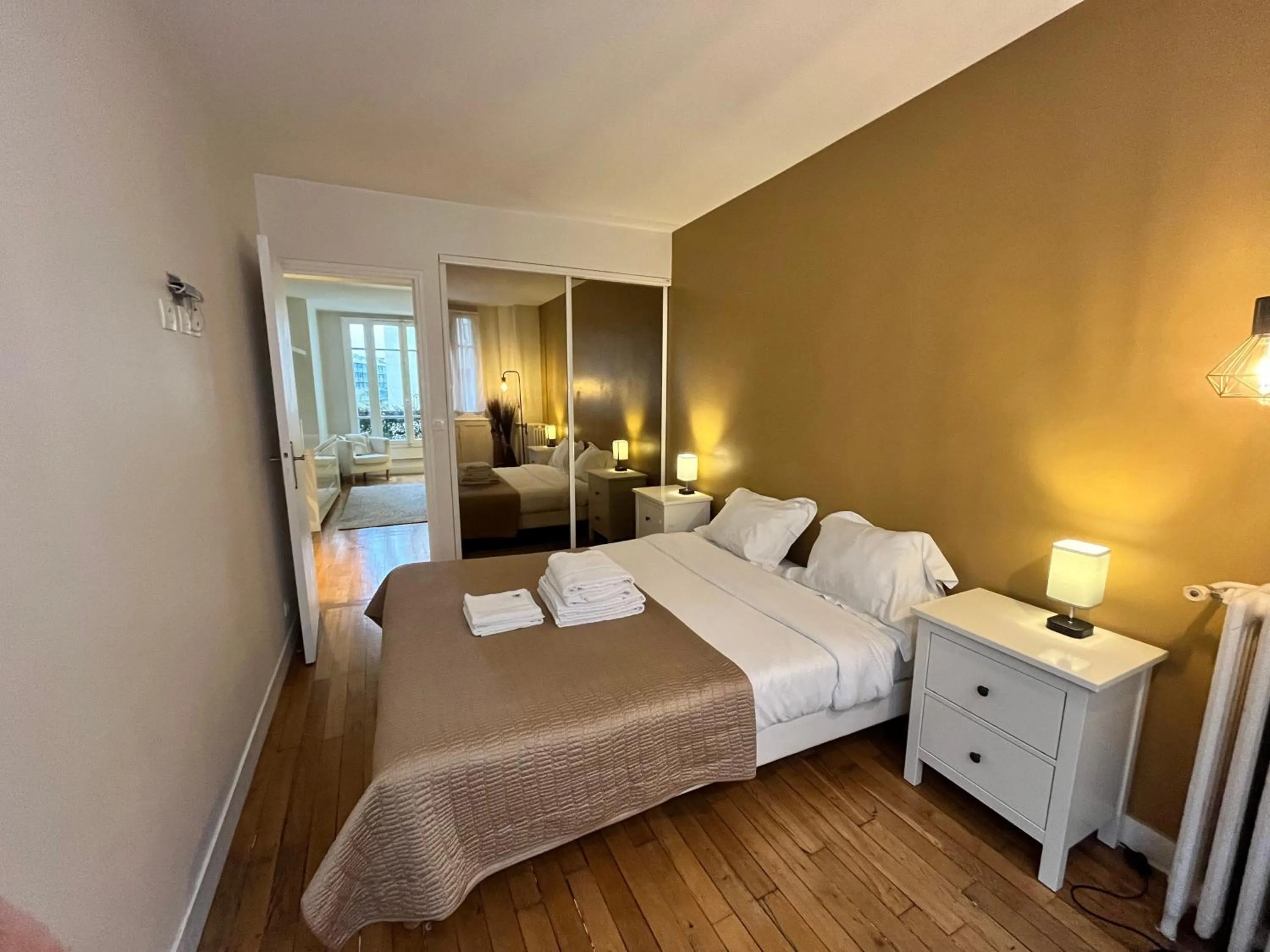 Bed in Superbe Appartement 2P PARIS Boulogne Roland Garros