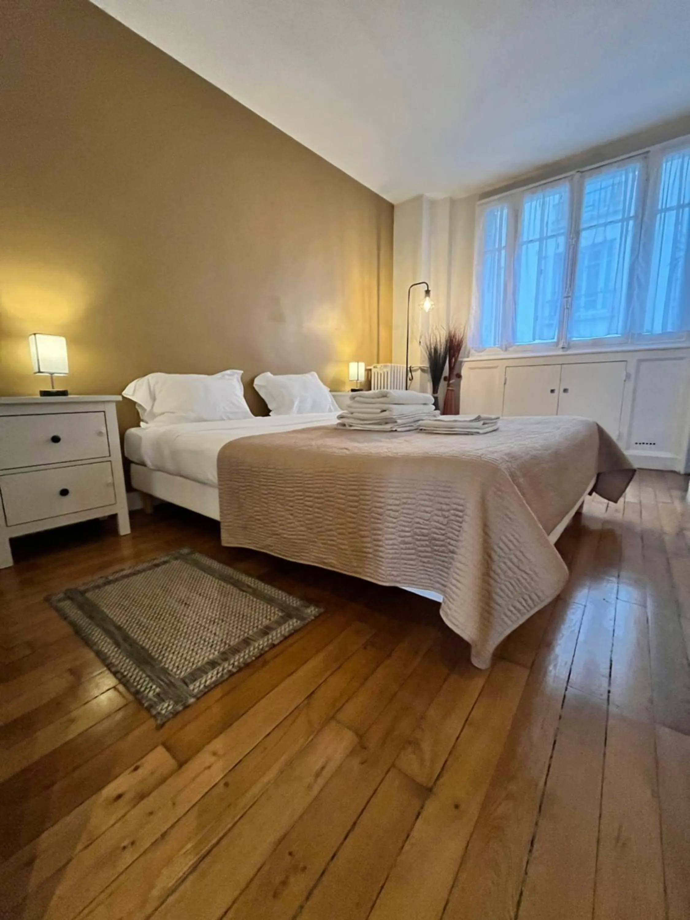 Bed in Superbe Appartement 2P PARIS Boulogne Roland Garros