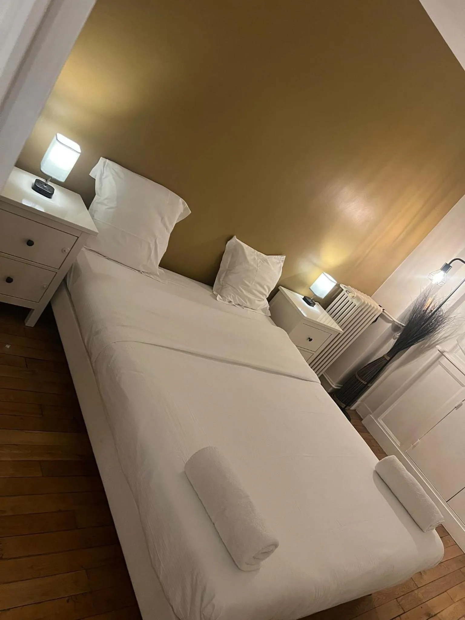 Bedroom, Bed in Superbe Appartement 2P PARIS Boulogne Roland Garros