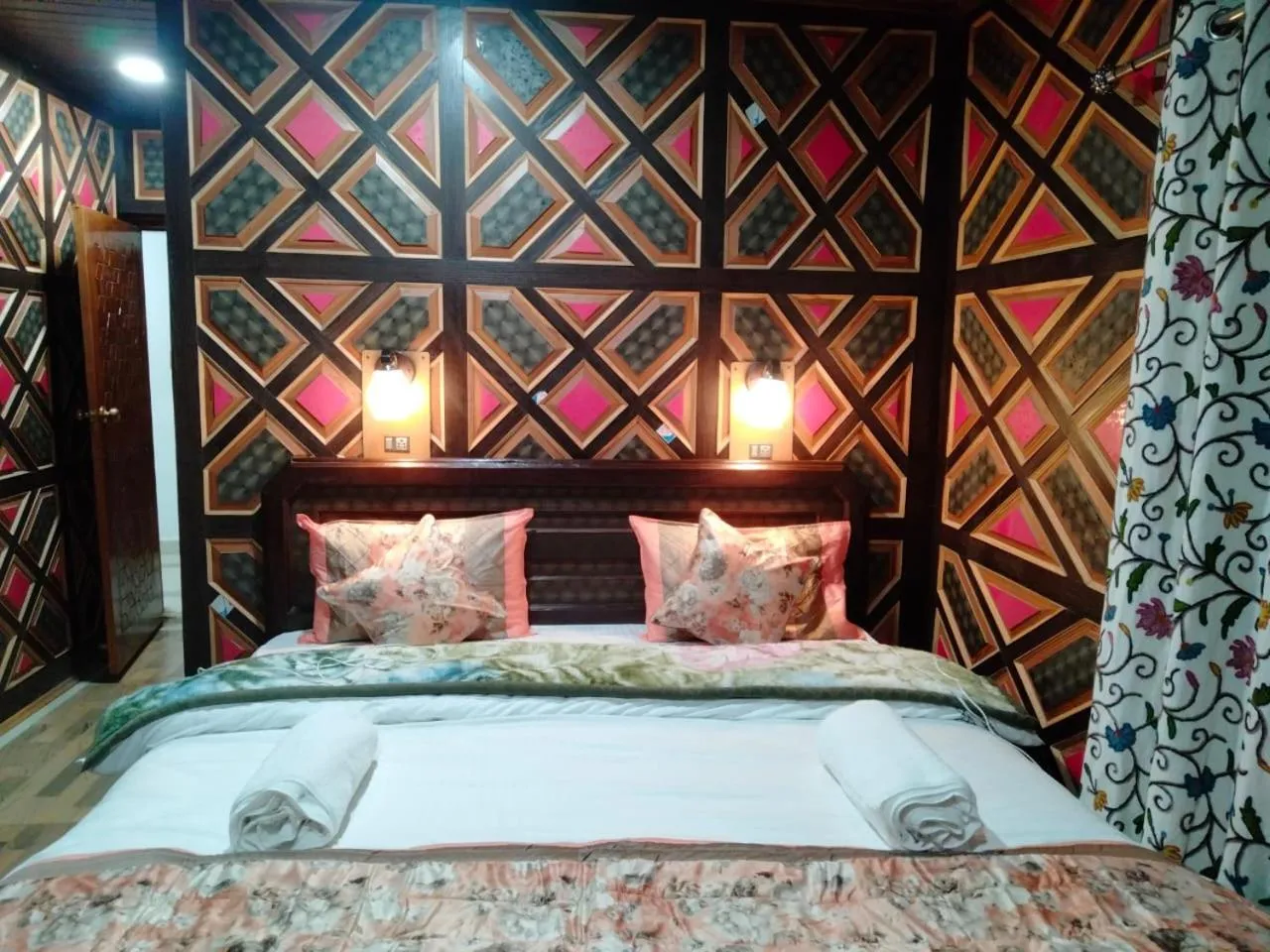 Bed in Hotel Mughal India