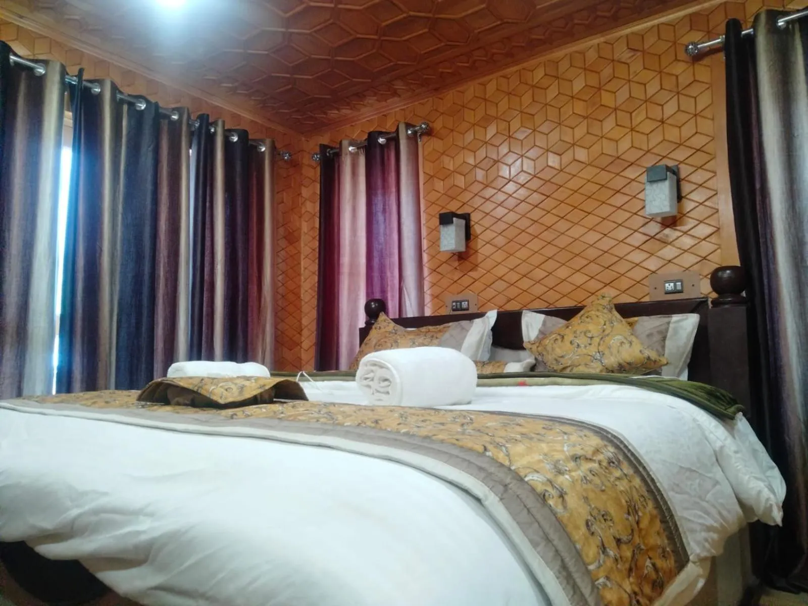 Bed in Hotel Mughal India