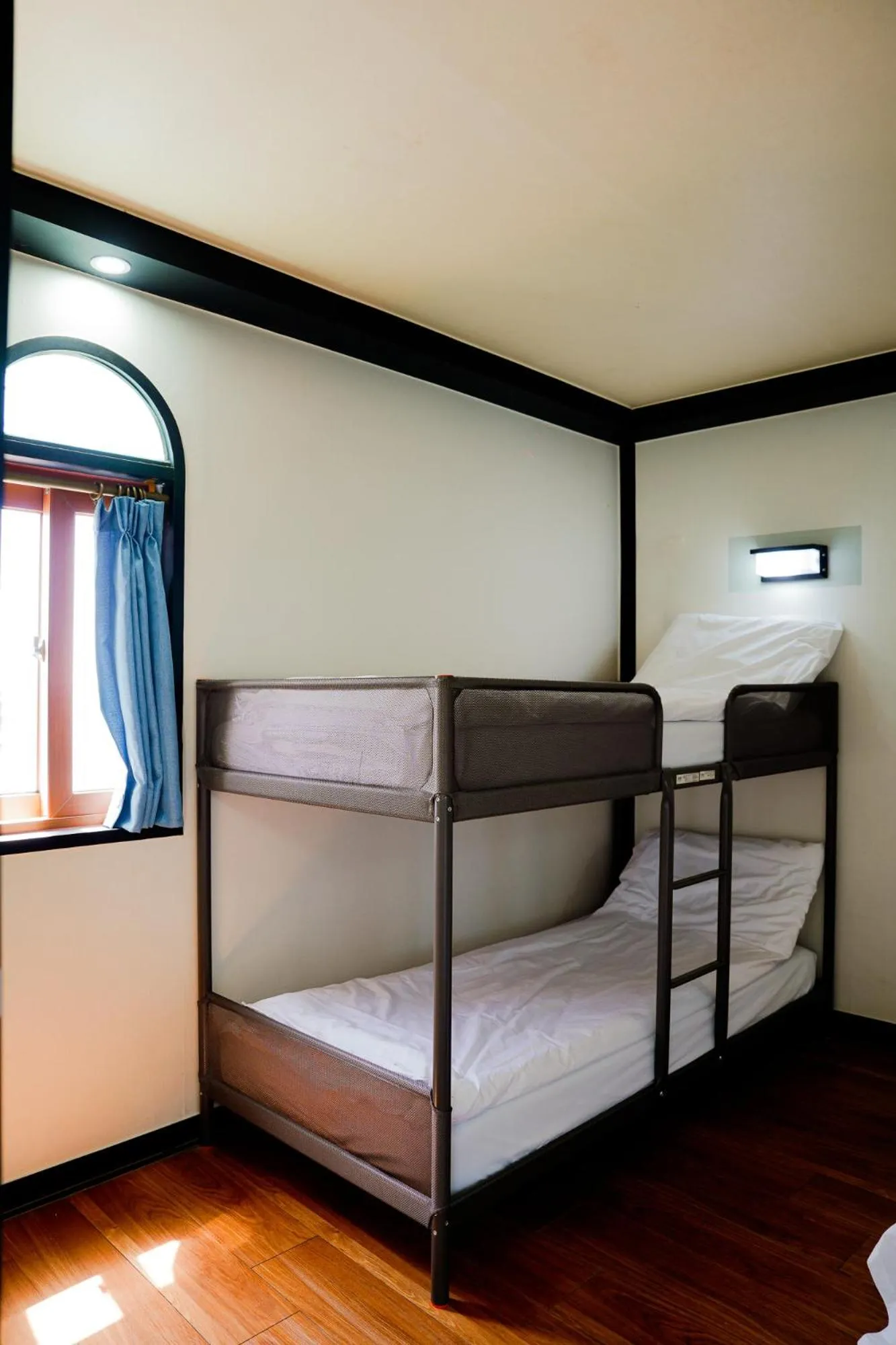 Bed in ttottot Jeju Backpackers