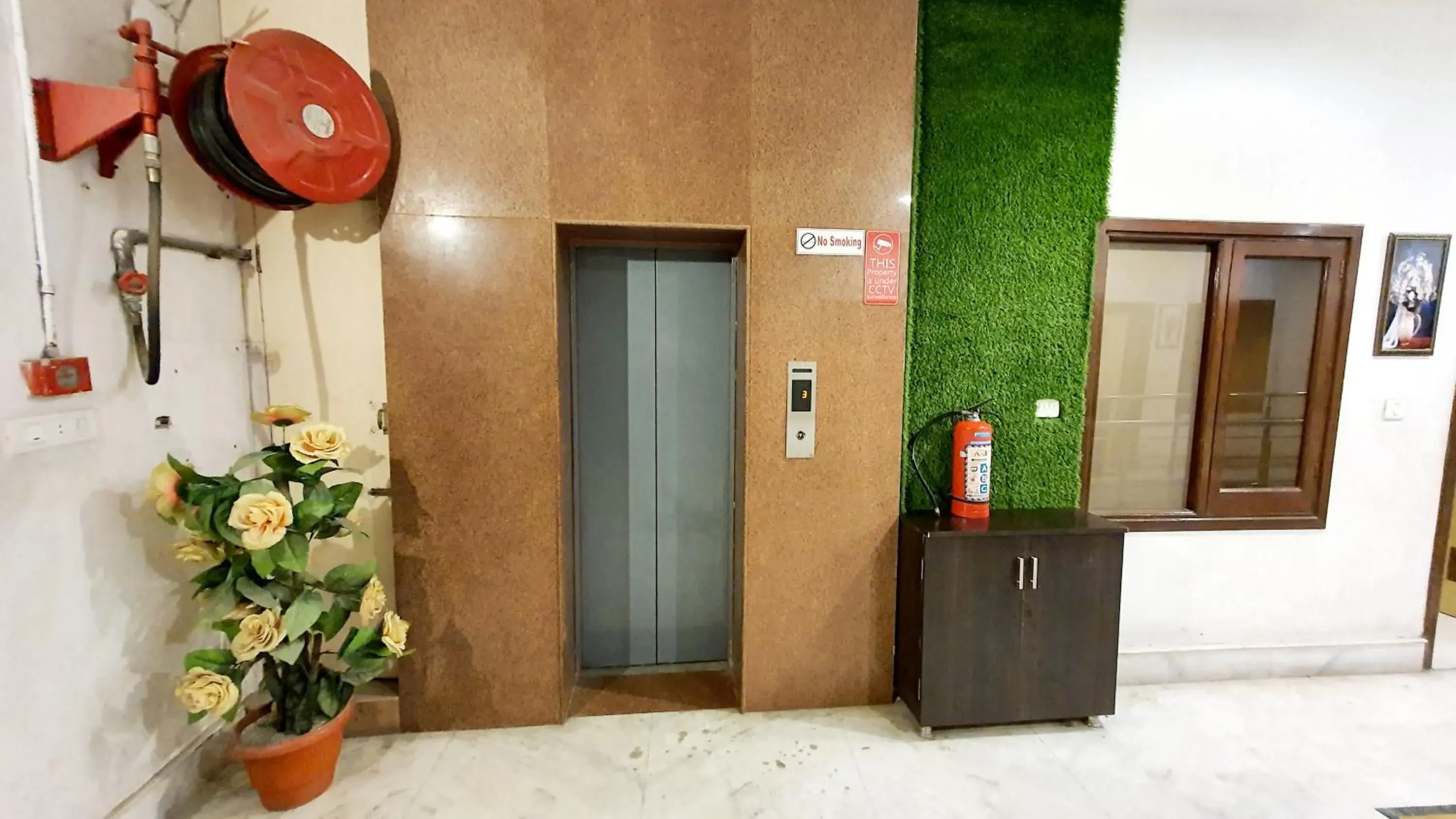 elevator in Hotel sallow International-Hotel Near Golden Temple elevator in Hotel sallow International-Hotel Near Golden Temple