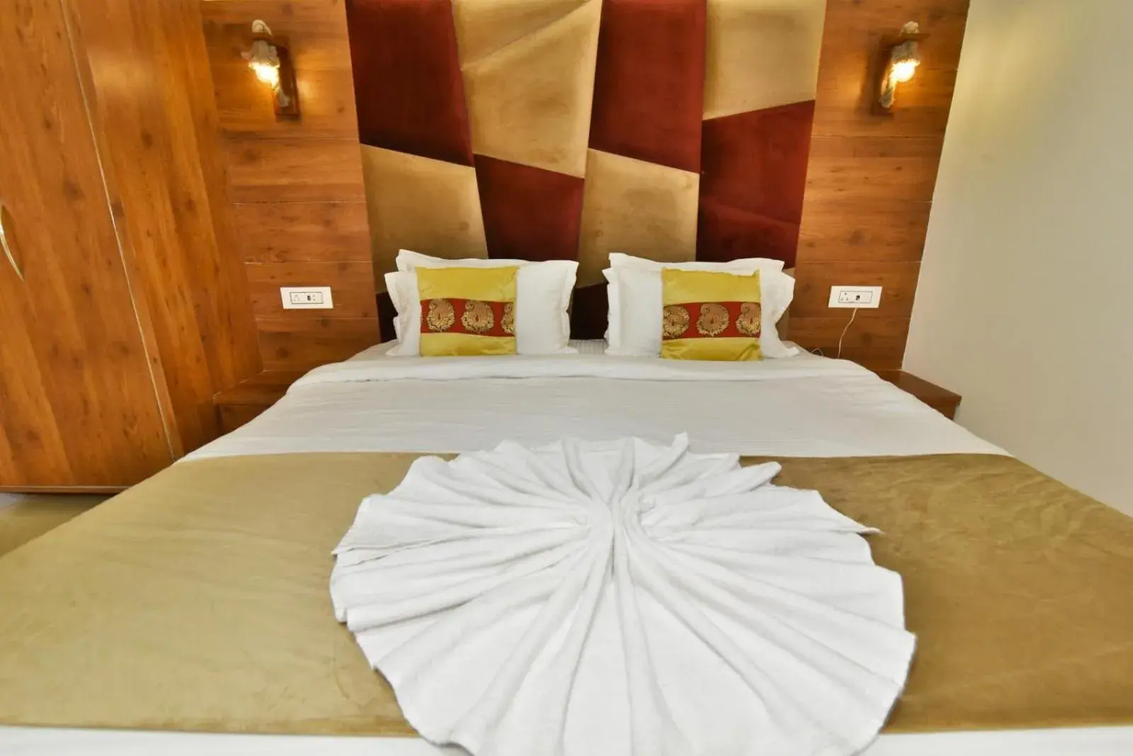 Bed in Hotel sallow International-Hotel Near Golden Temple Bed in Hotel sallow International-Hotel Near Golden Temple