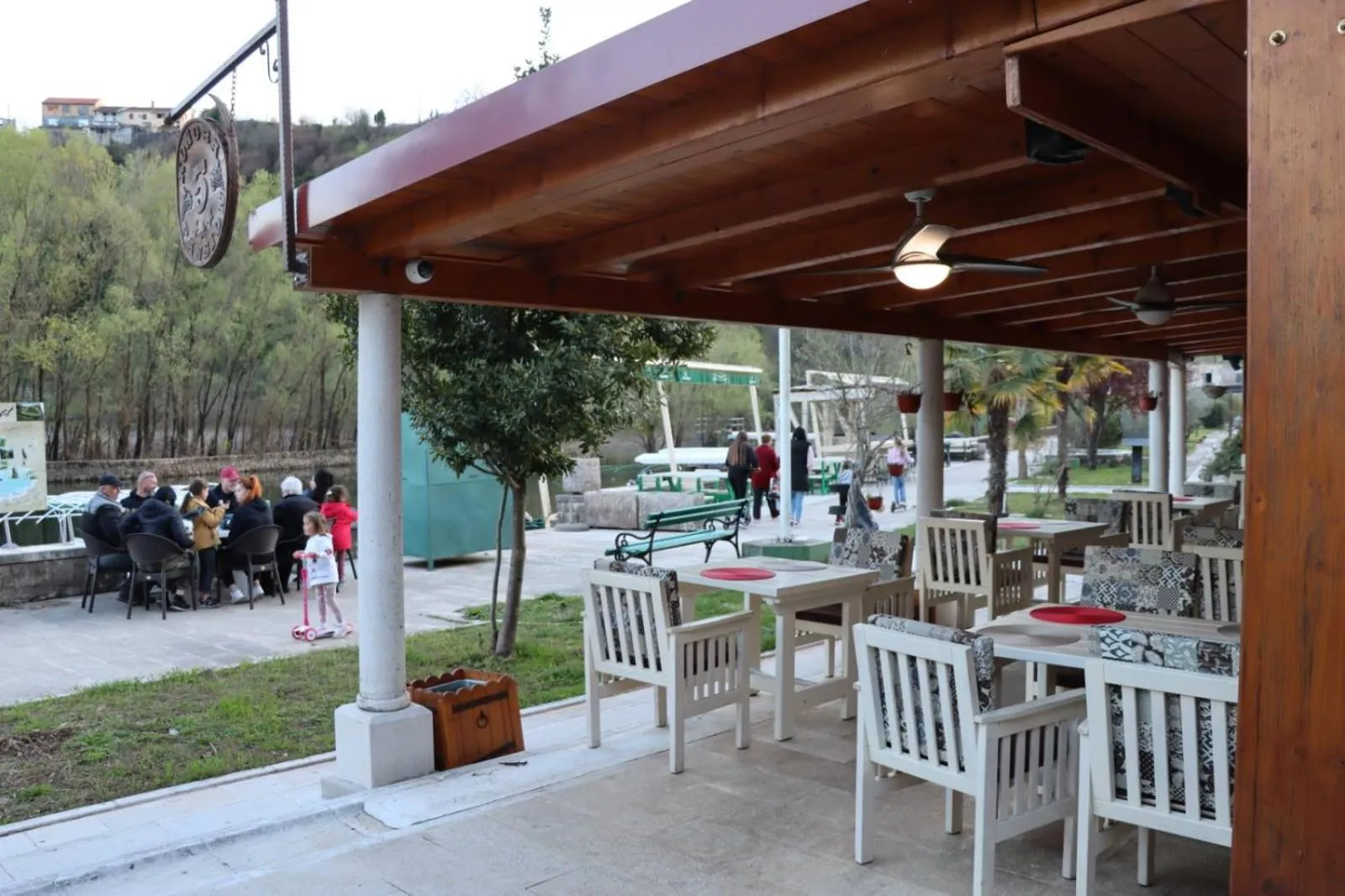 Restaurant/places to eat in Hotel S Family Jovicevic