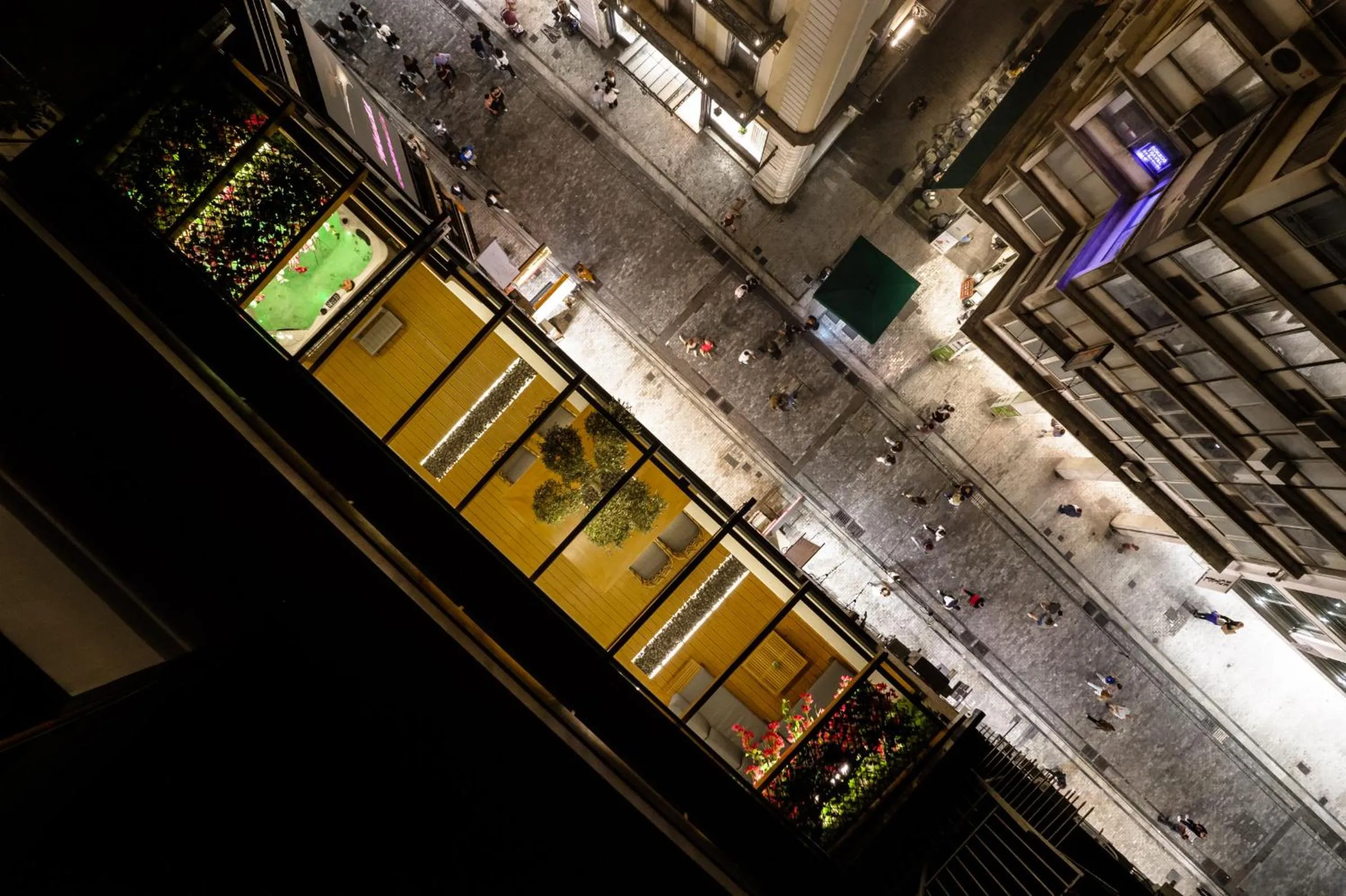 Night in Ethereal Athεns