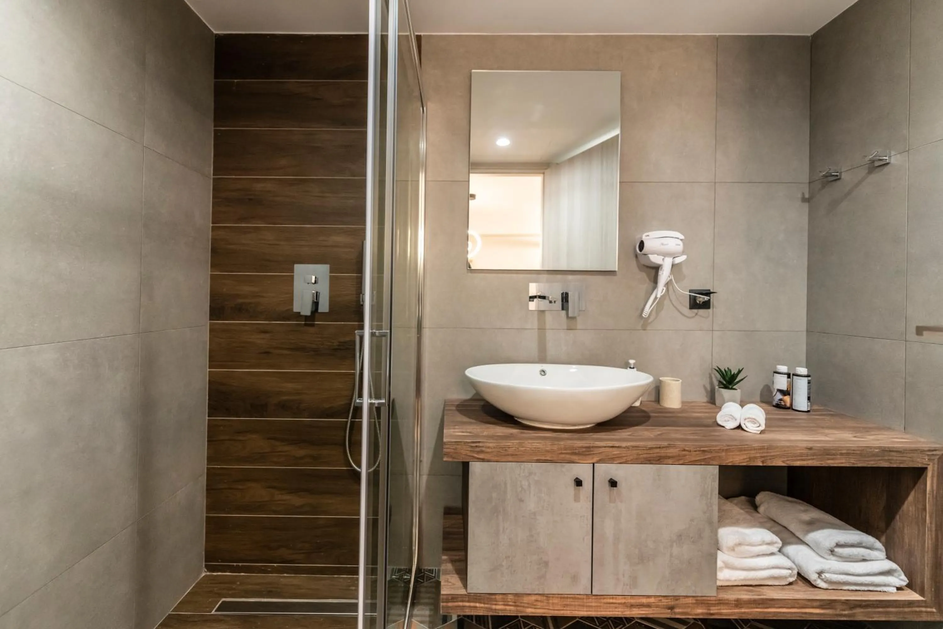 Bathroom in Ethereal Athεns