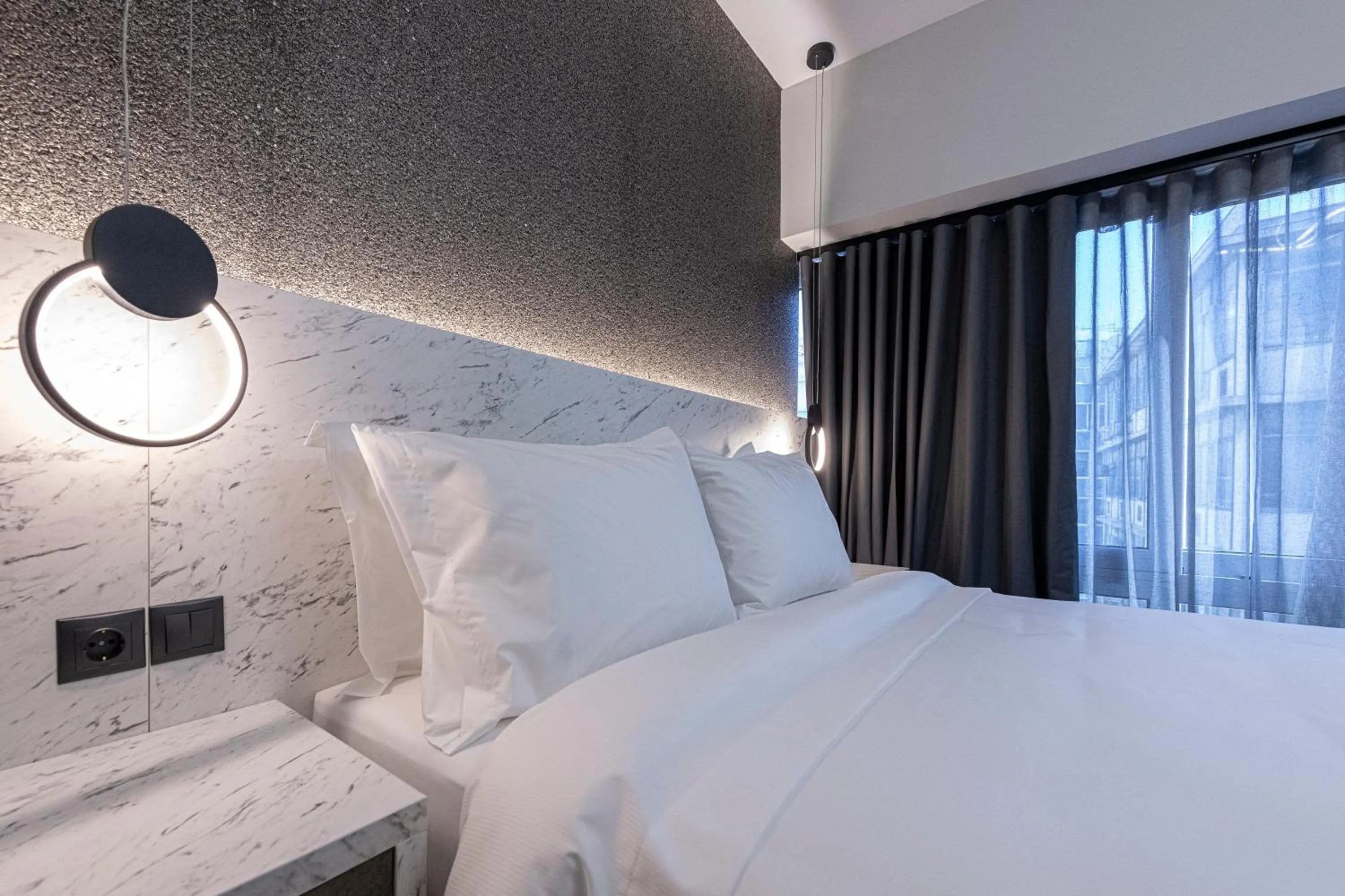 Bed in Ethereal Athεns