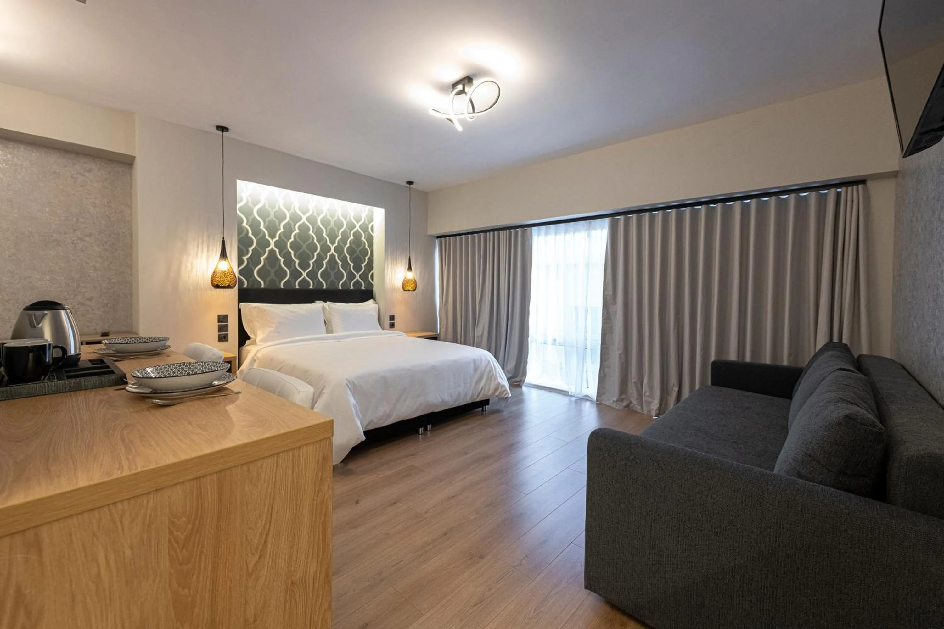 Photo of the whole room, Bed in Ethereal Athεns