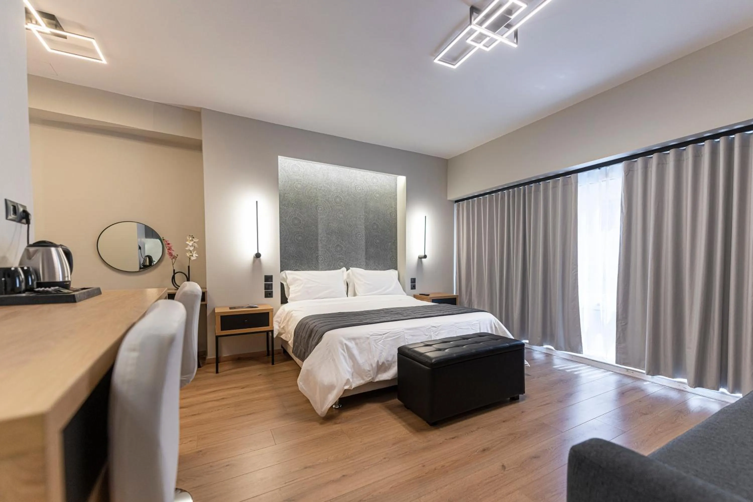 Photo of the whole room, Bed in Ethereal Athεns