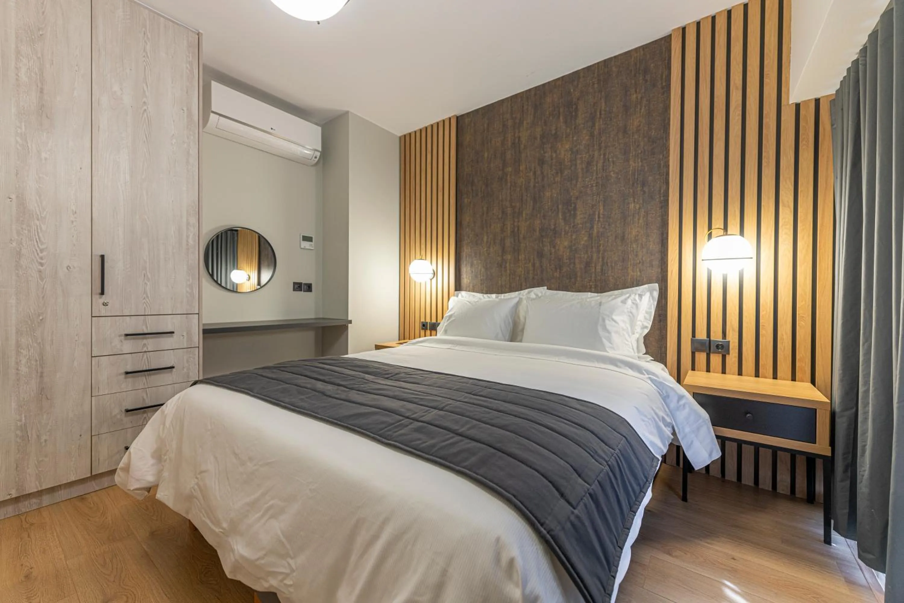 Bed in Ethereal Athεns