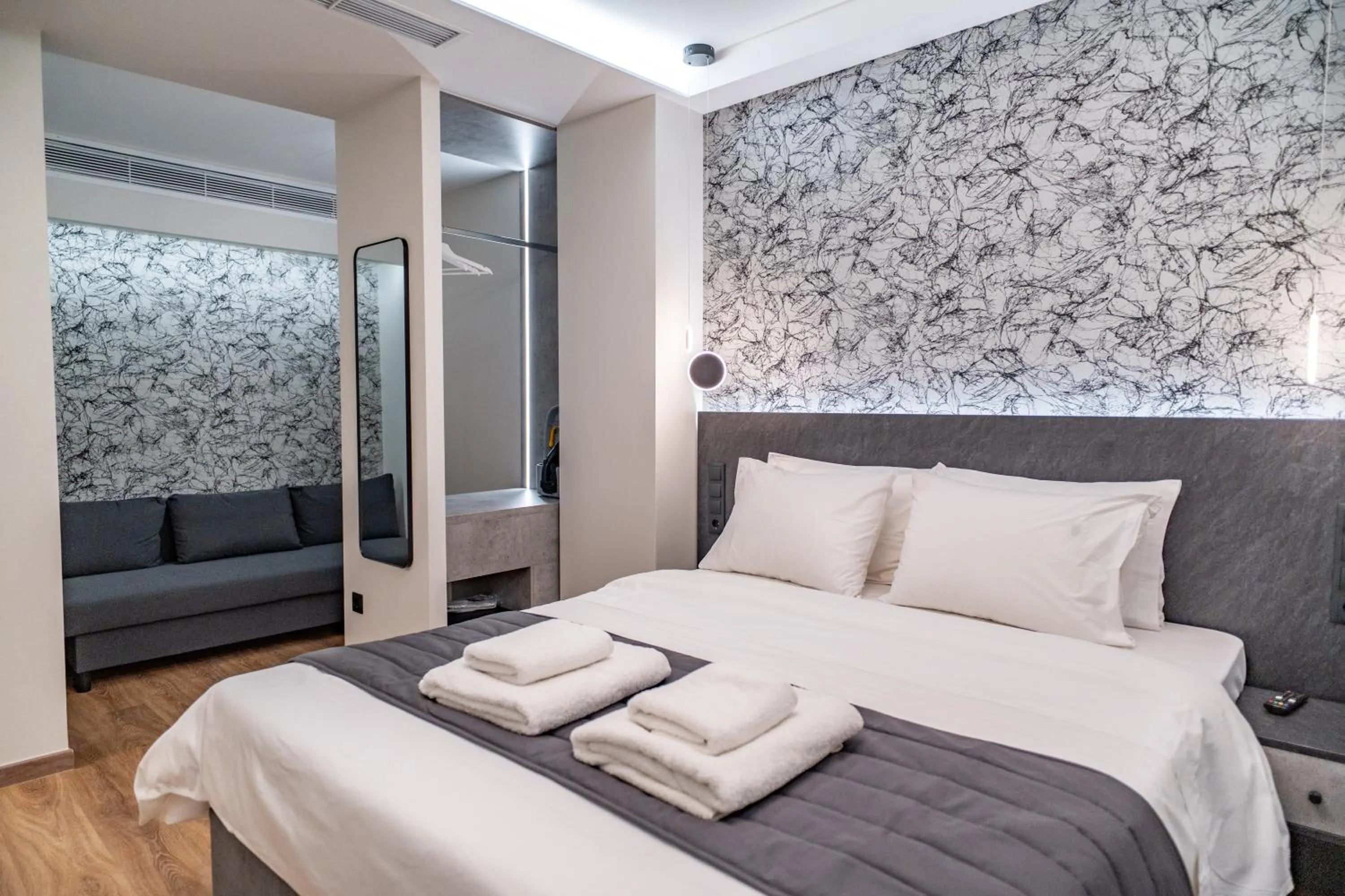 Bed in Ethereal Athεns