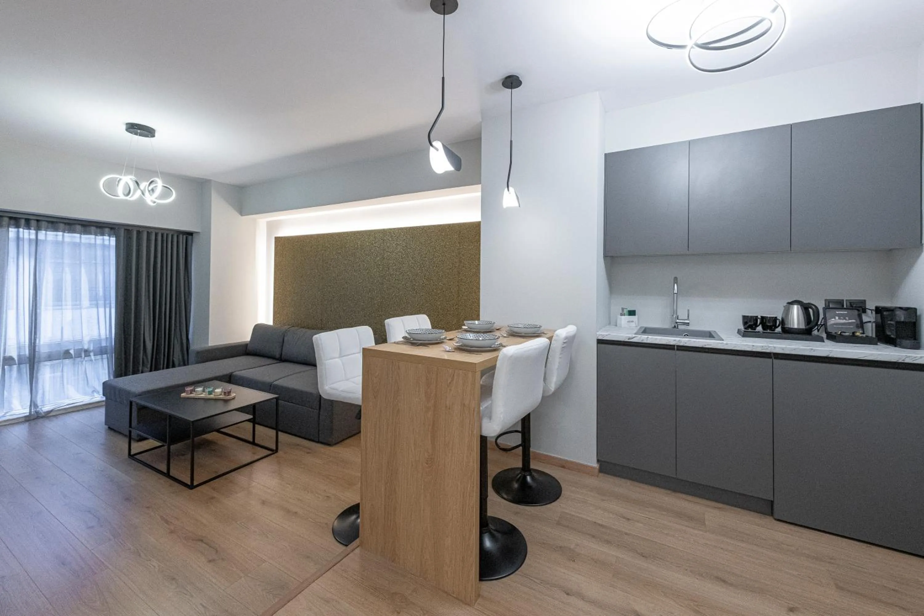 Photo of the whole room in Ethereal Athεns