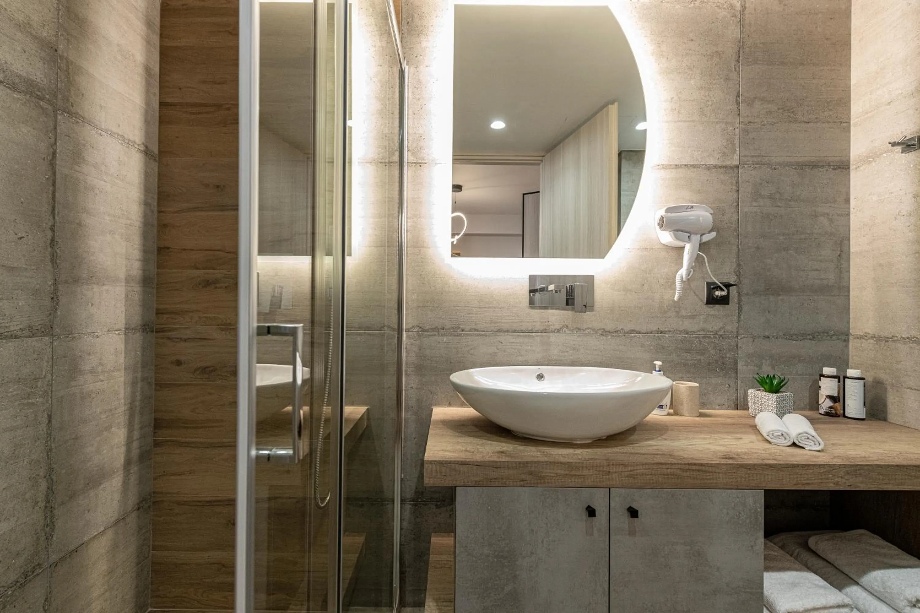 Bathroom in Ethereal Athεns