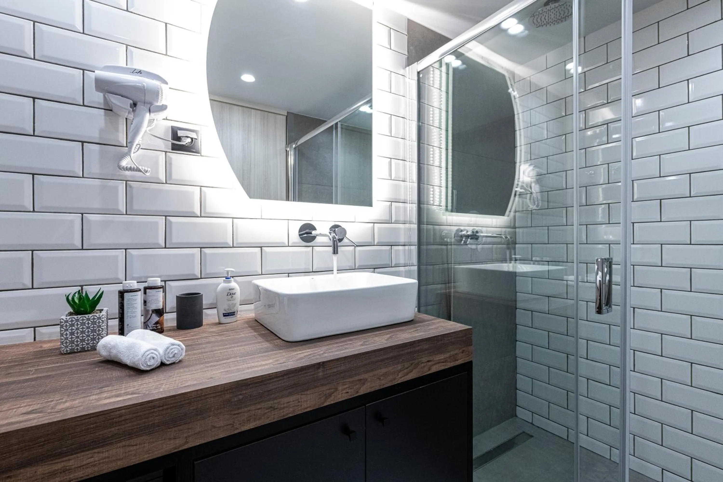 Bathroom in Ethereal Athεns