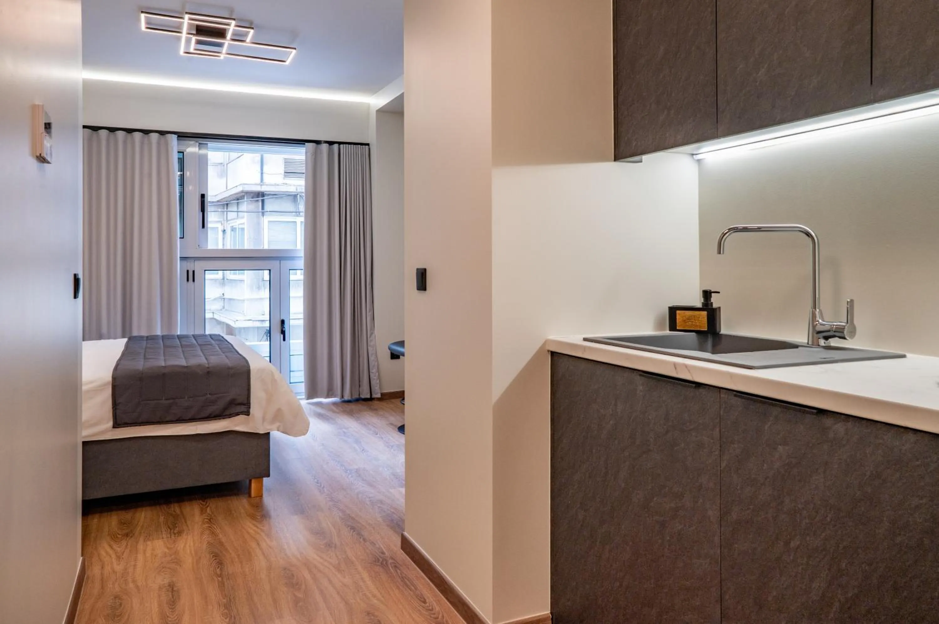 Bed in Ethereal Athεns