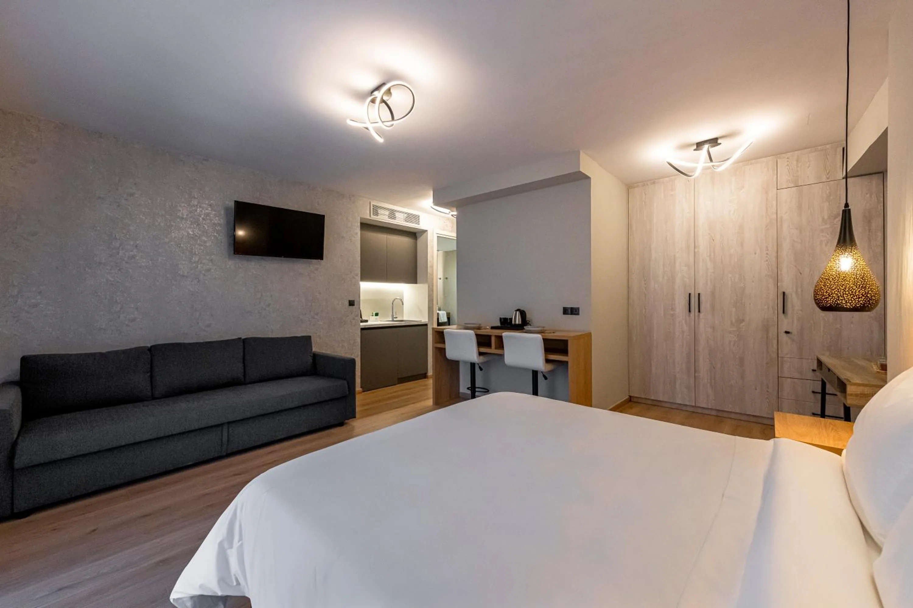 Photo of the whole room, Bed in Ethereal Athεns