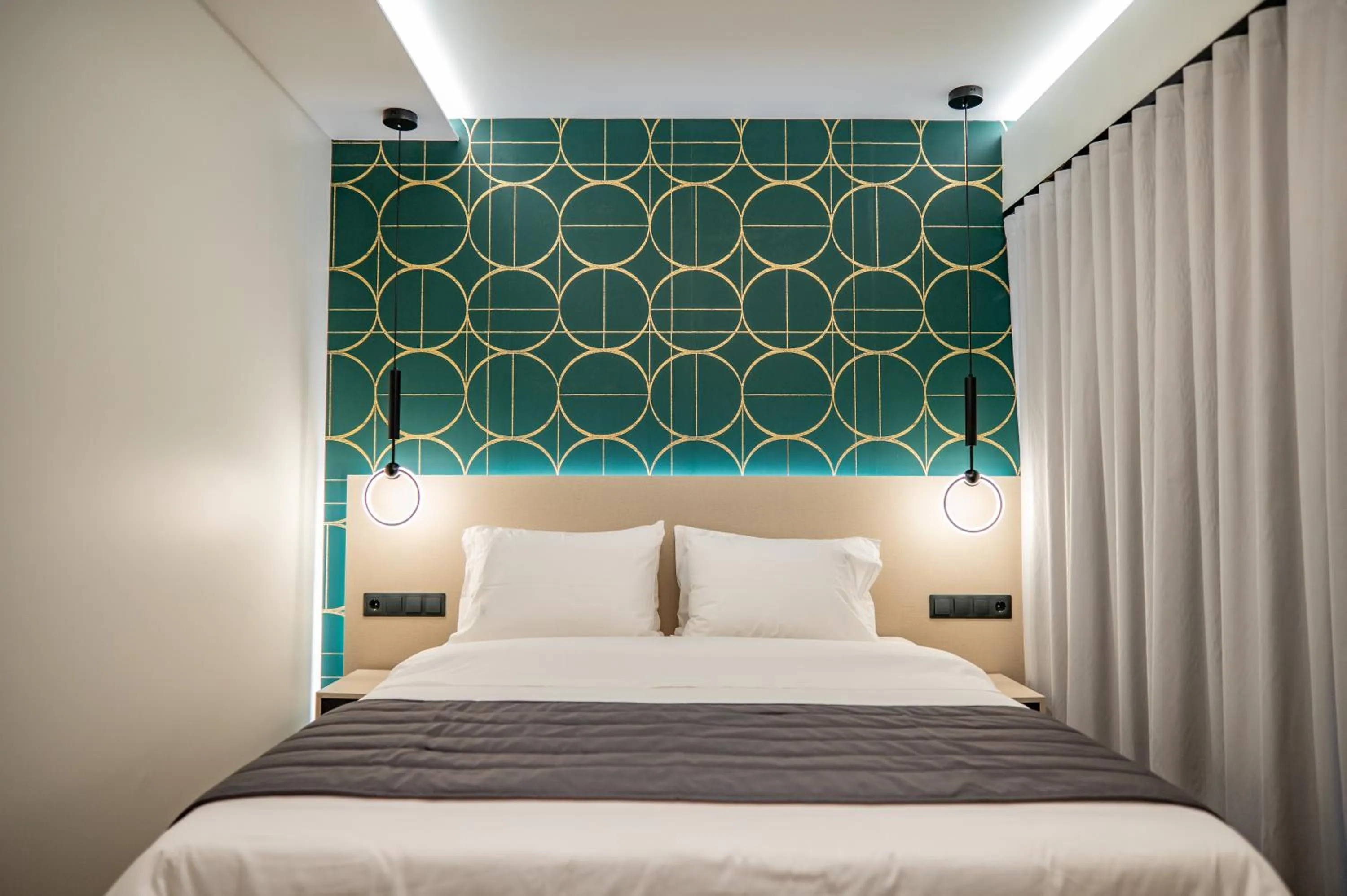 Bed in Ethereal Athεns