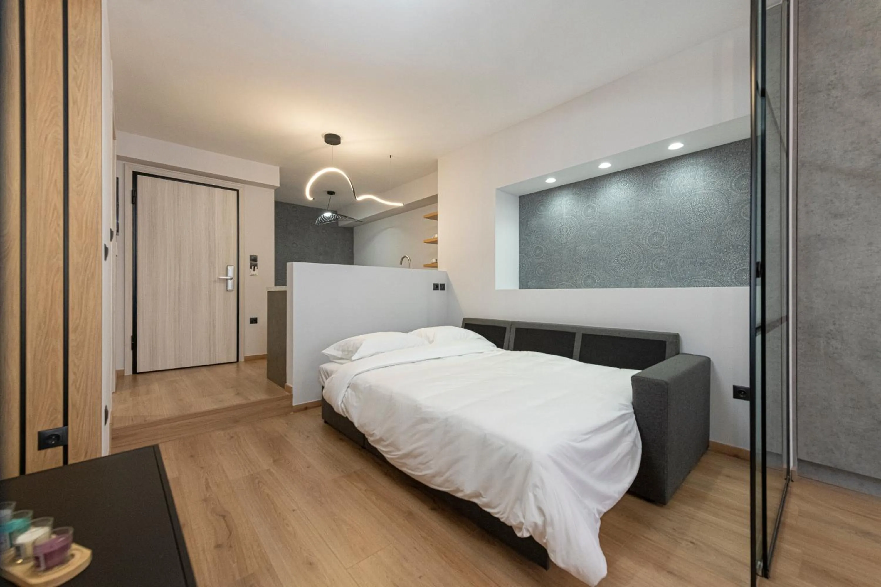 Bed in Ethereal Athεns