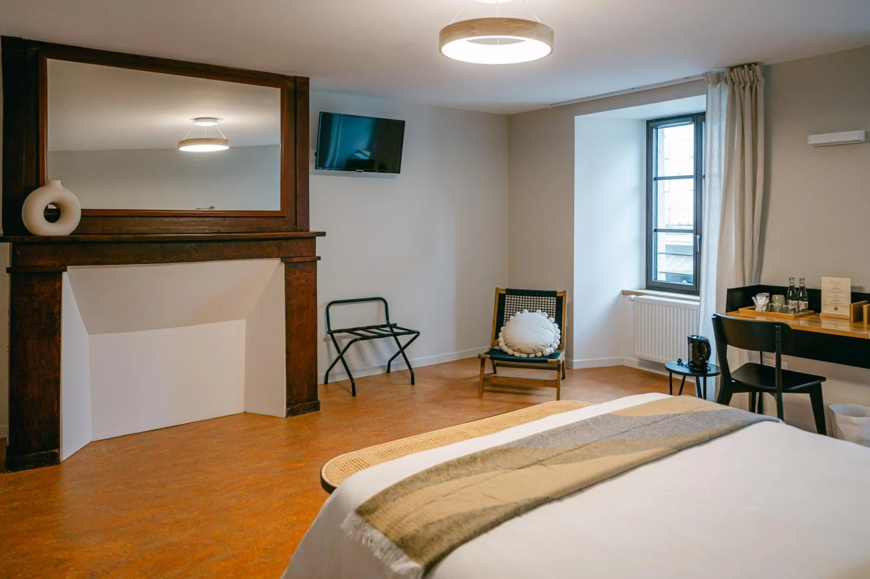 Bedroom, Bed in Logis hôtel restaurant l'Argence