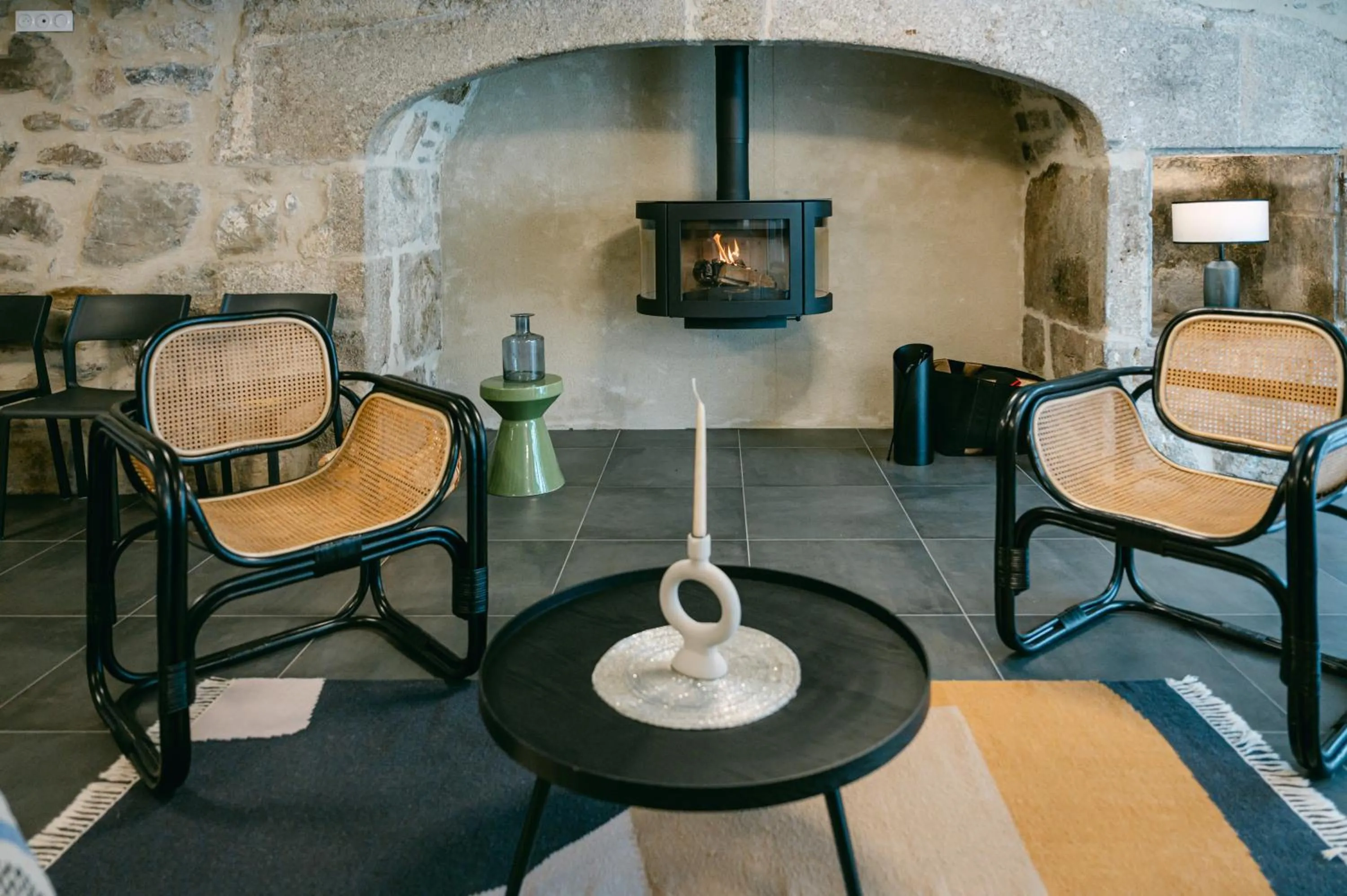 Seating area in Logis hôtel restaurant l'Argence