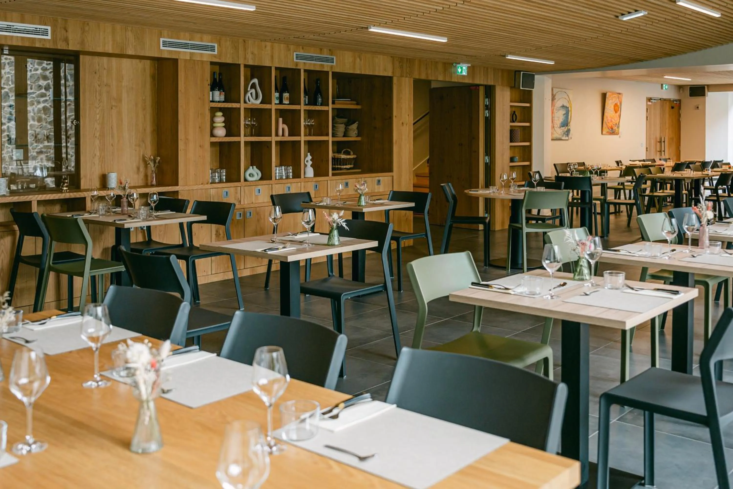 Restaurant/places to eat in Logis hôtel restaurant l'Argence