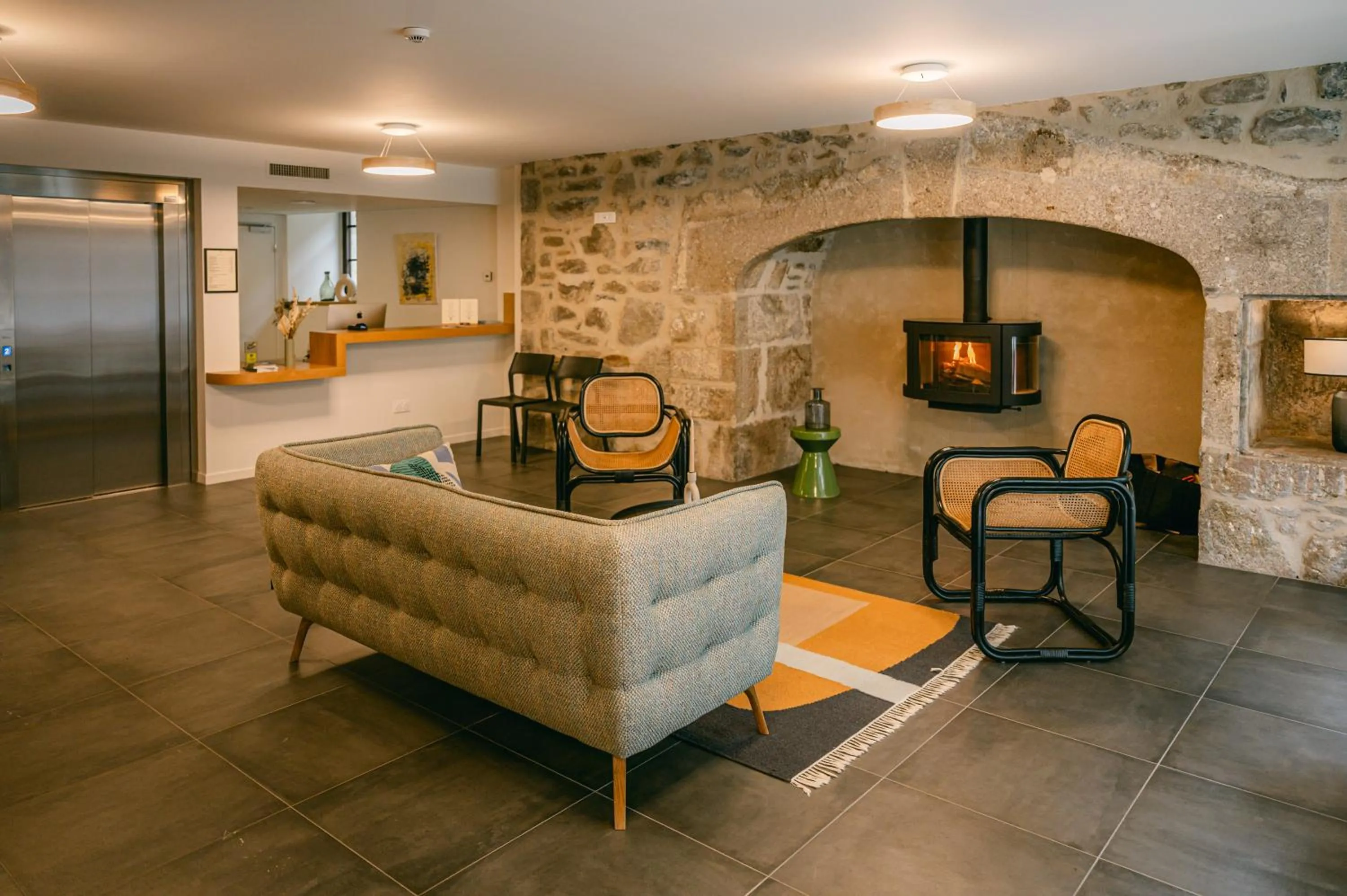 Seating area in Logis hôtel restaurant l'Argence
