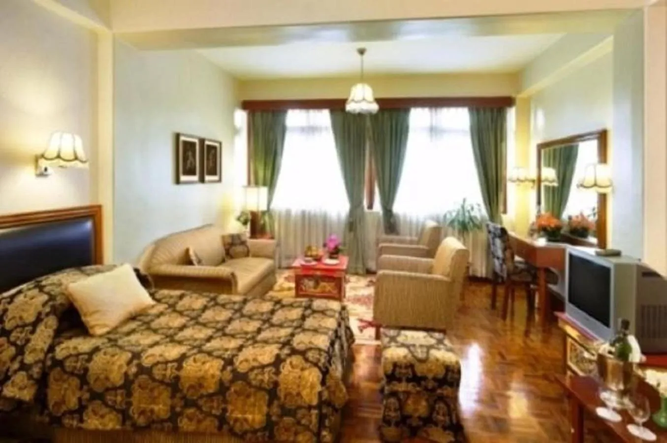 Bed in The Elgin Norkhill - Heritage Resort and Spa