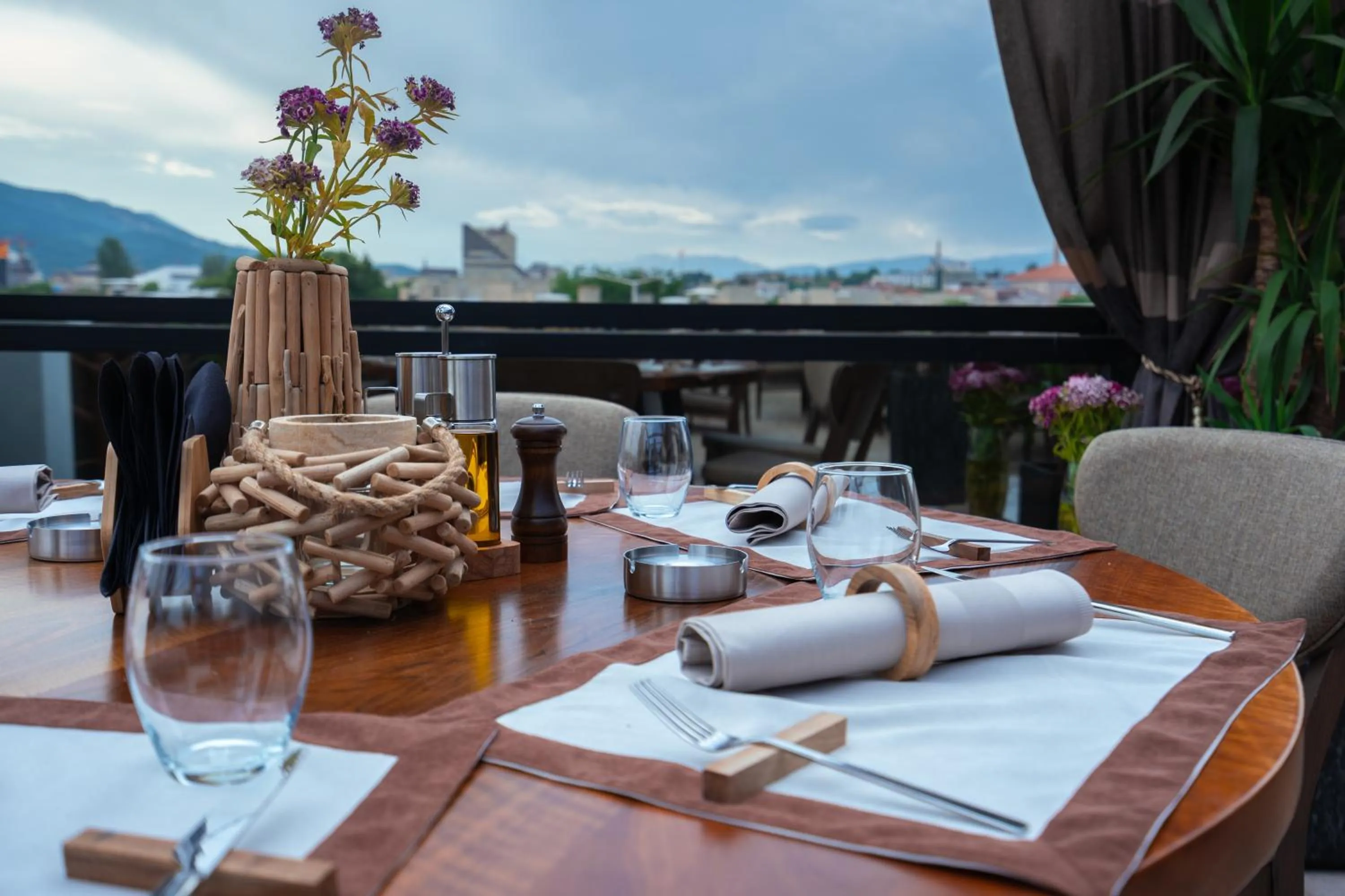 Restaurant/places to eat in Austrian Palace Hotel