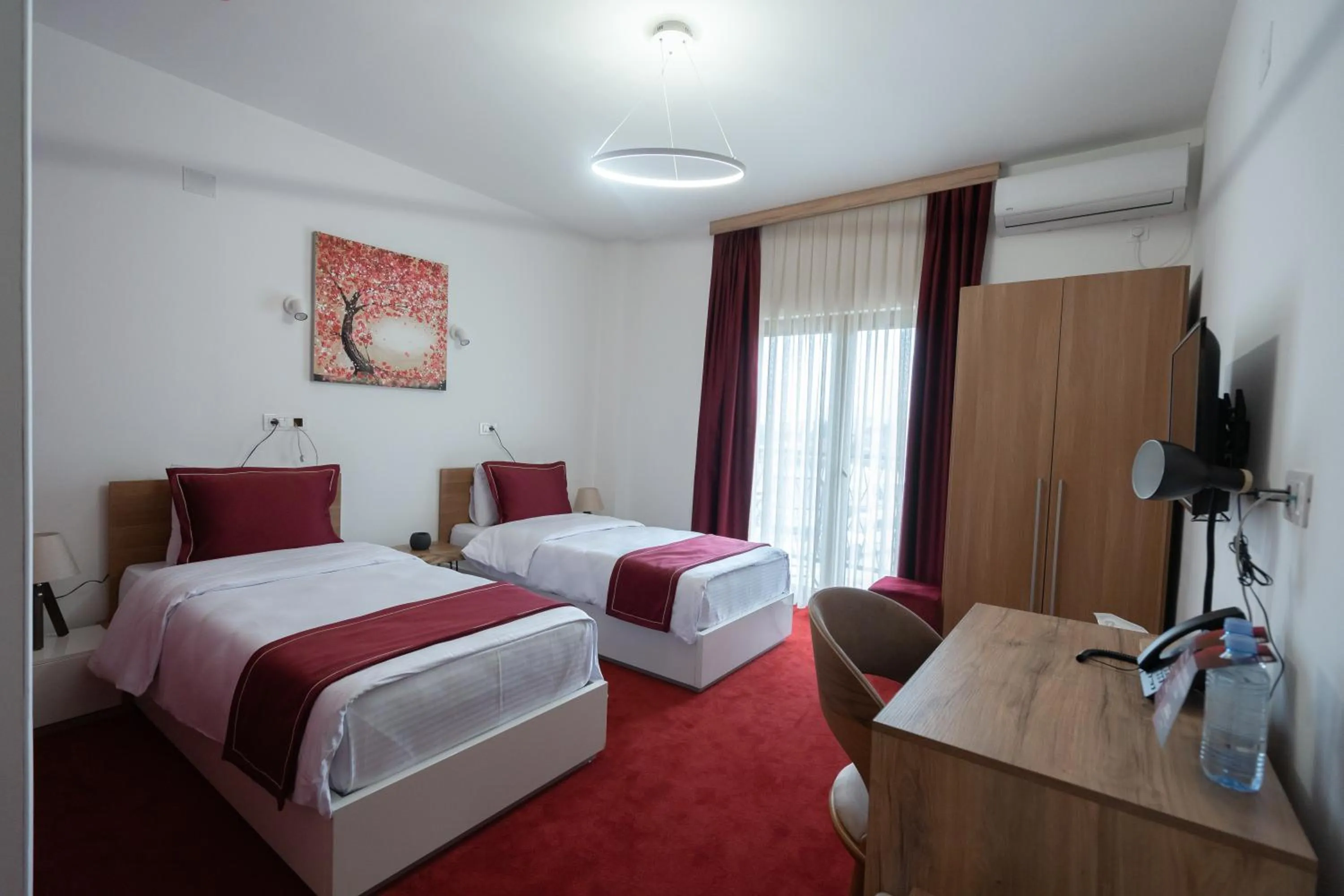 Photo of the whole room, Bed in Austrian Palace Hotel