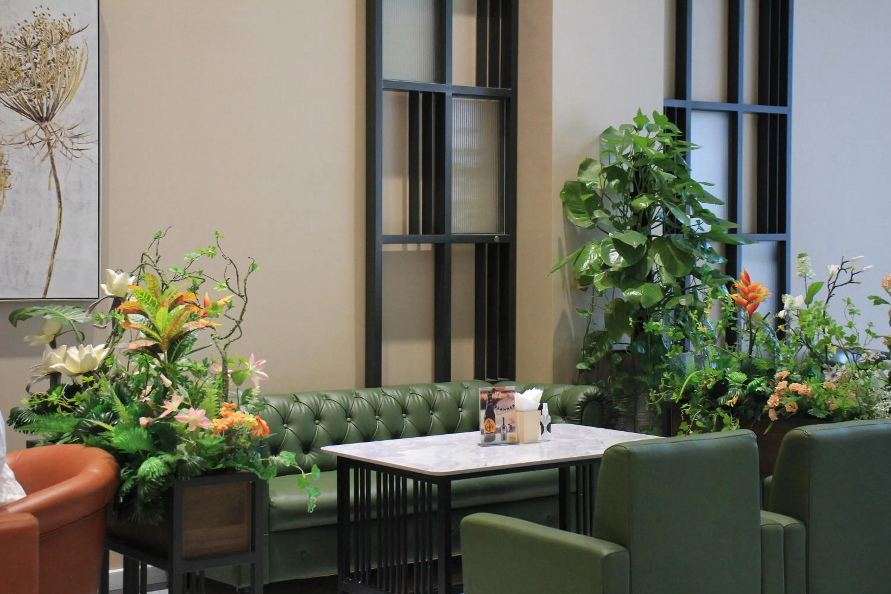 Restaurant/places to eat in Lanura Apartments and Hotel