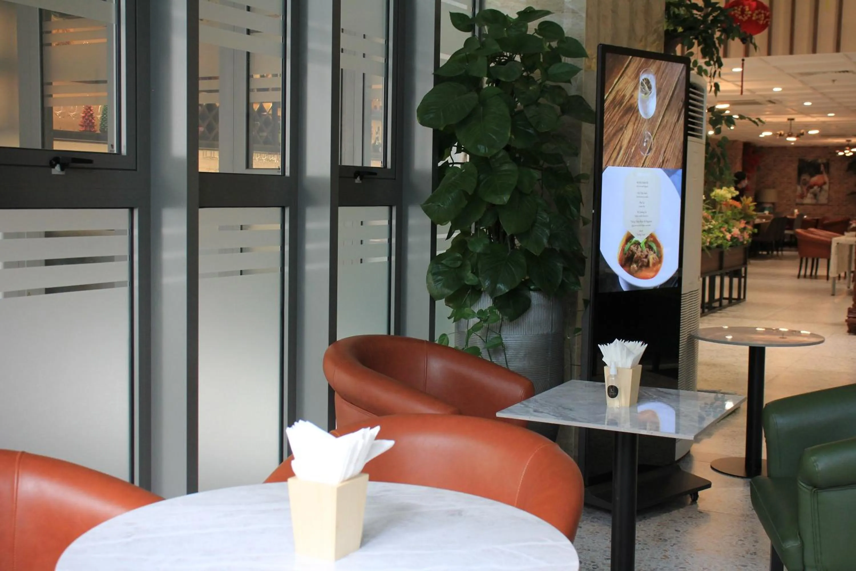 Restaurant/places to eat in Lanura Apartments and Hotel