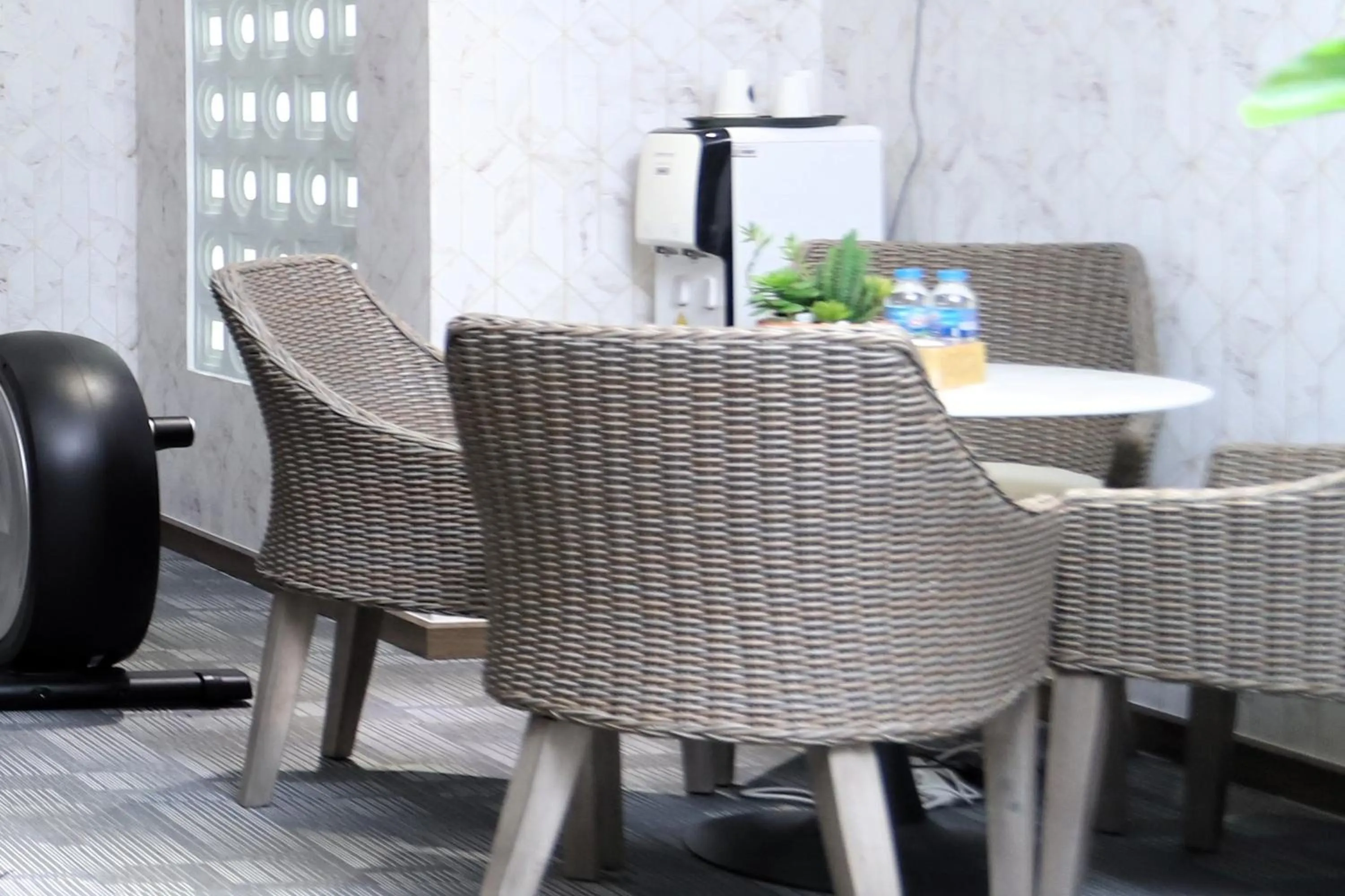 Area and facilities in Lanura Apartments and Hotel