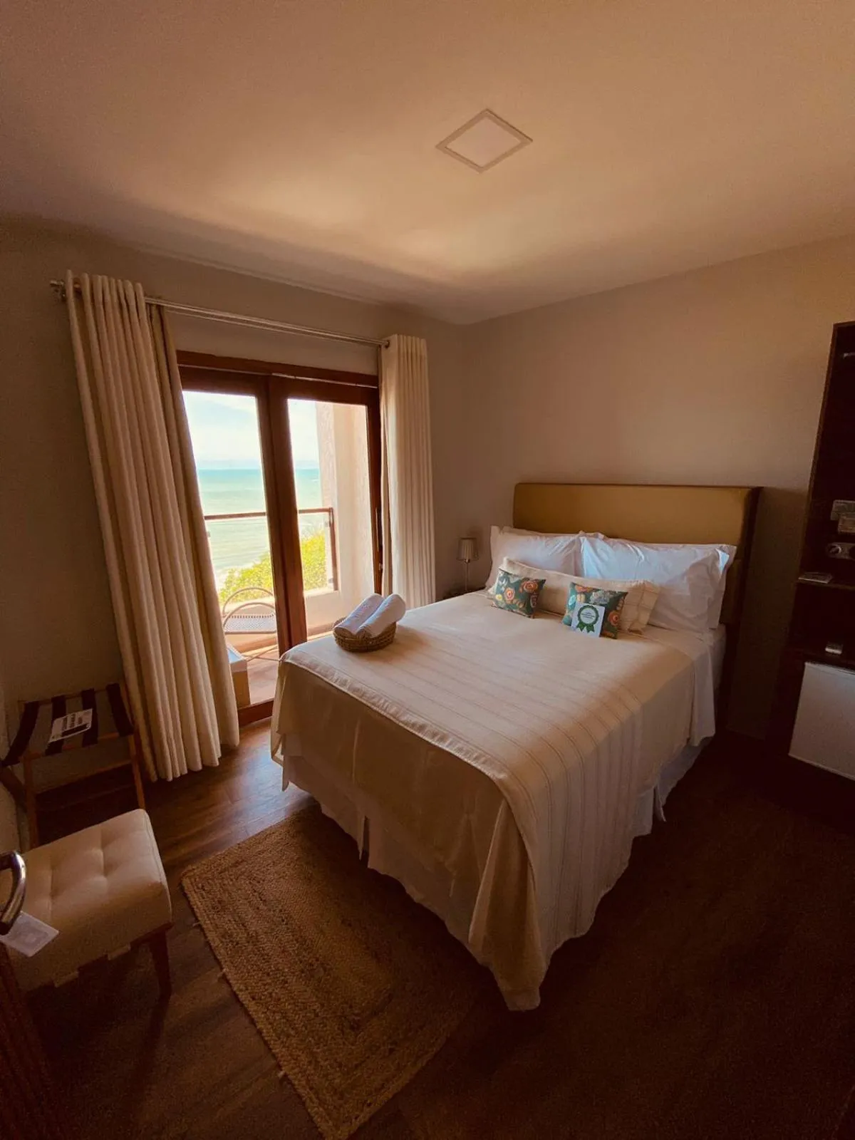 Staff, Bed in Beach Eco Stays Hotel Boutique Lagoinha
