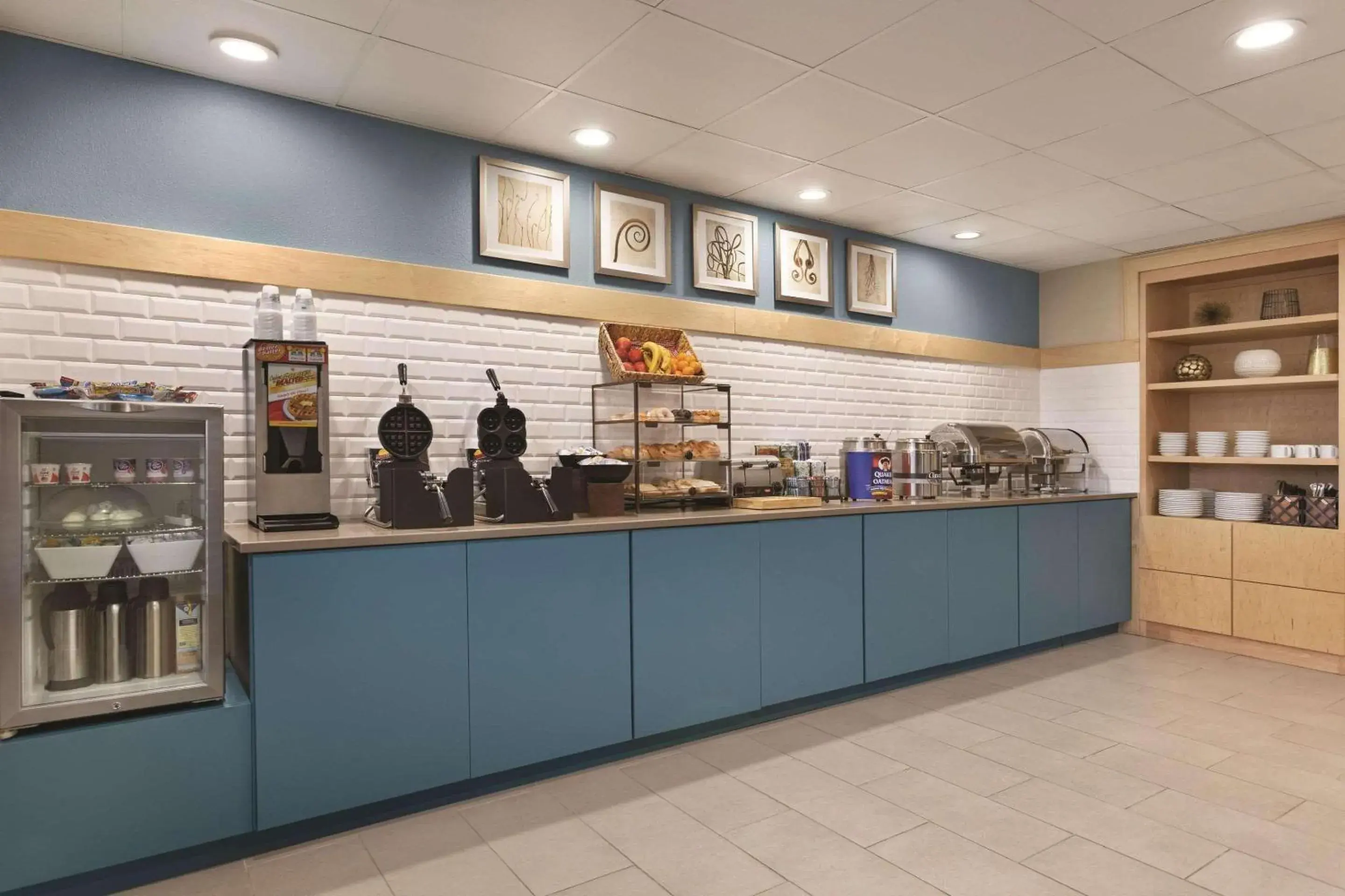 Breakfast in Country Inn & Suites by Radisson, Fairborn South, OH Breakfast in Country Inn & Suites by Radisson, Fairborn South, OH