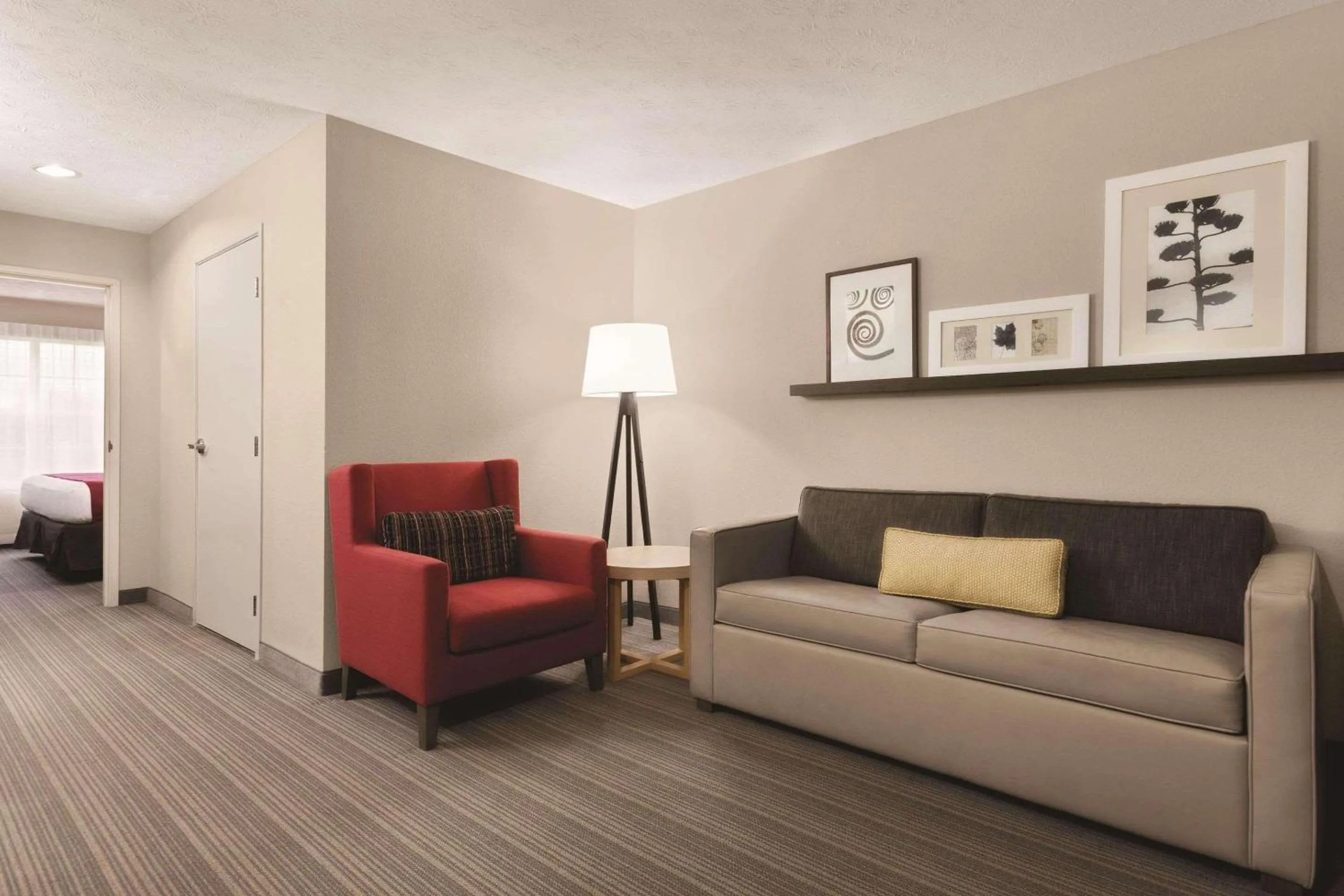 Bedroom in Country Inn & Suites by Radisson, Fairborn South, OH