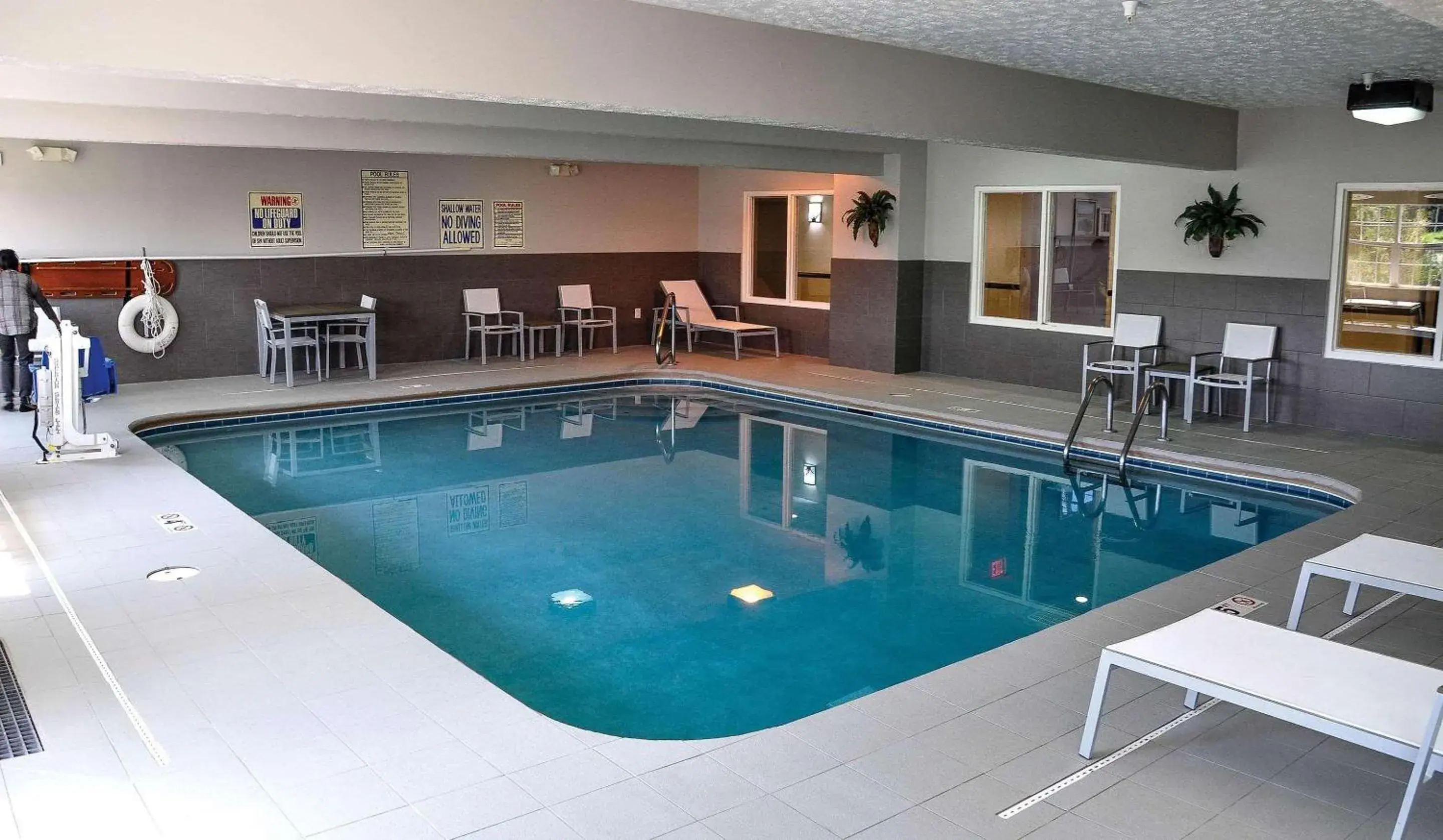 Swimming pool in Country Inn & Suites by Radisson, Fairborn South, OH Swimming pool in Country Inn & Suites by Radisson, Fairborn South, OH