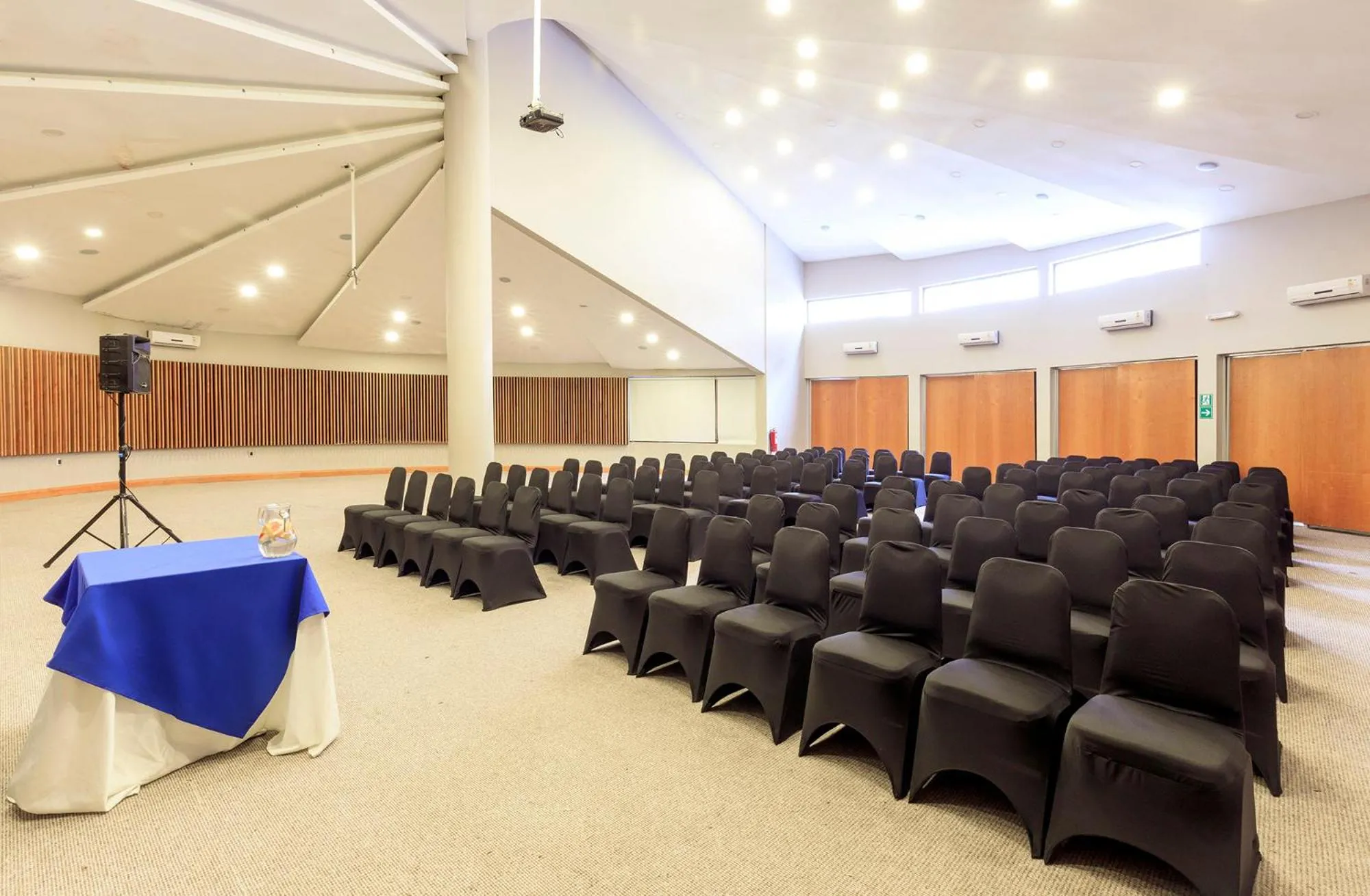 Lounge or bar in Hotel Frontera Plaza