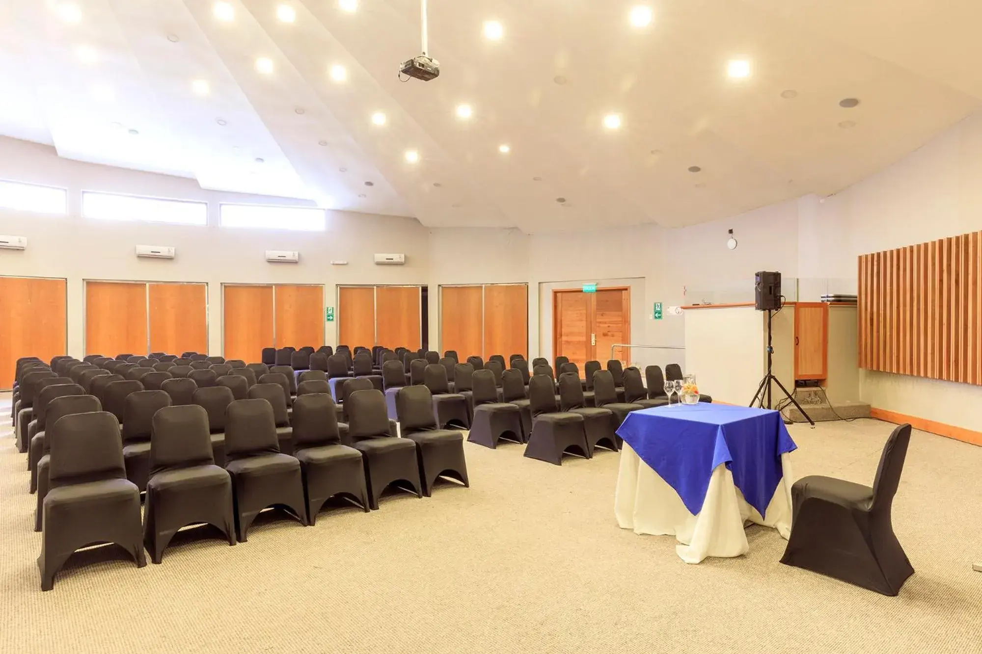 Lounge or bar in Hotel Frontera Plaza Lounge or bar in Hotel Frontera Plaza