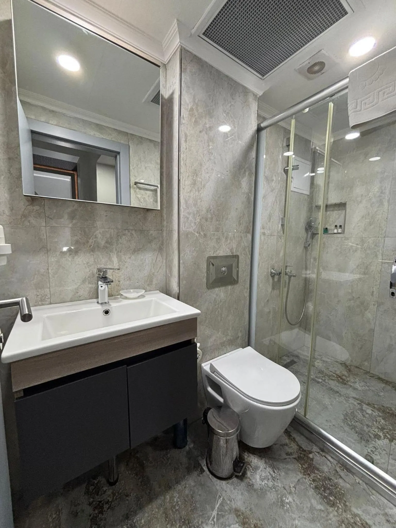 Bathroom in Lapis Inn Hotel & Spa ( Ex. Ambassador Hotel)