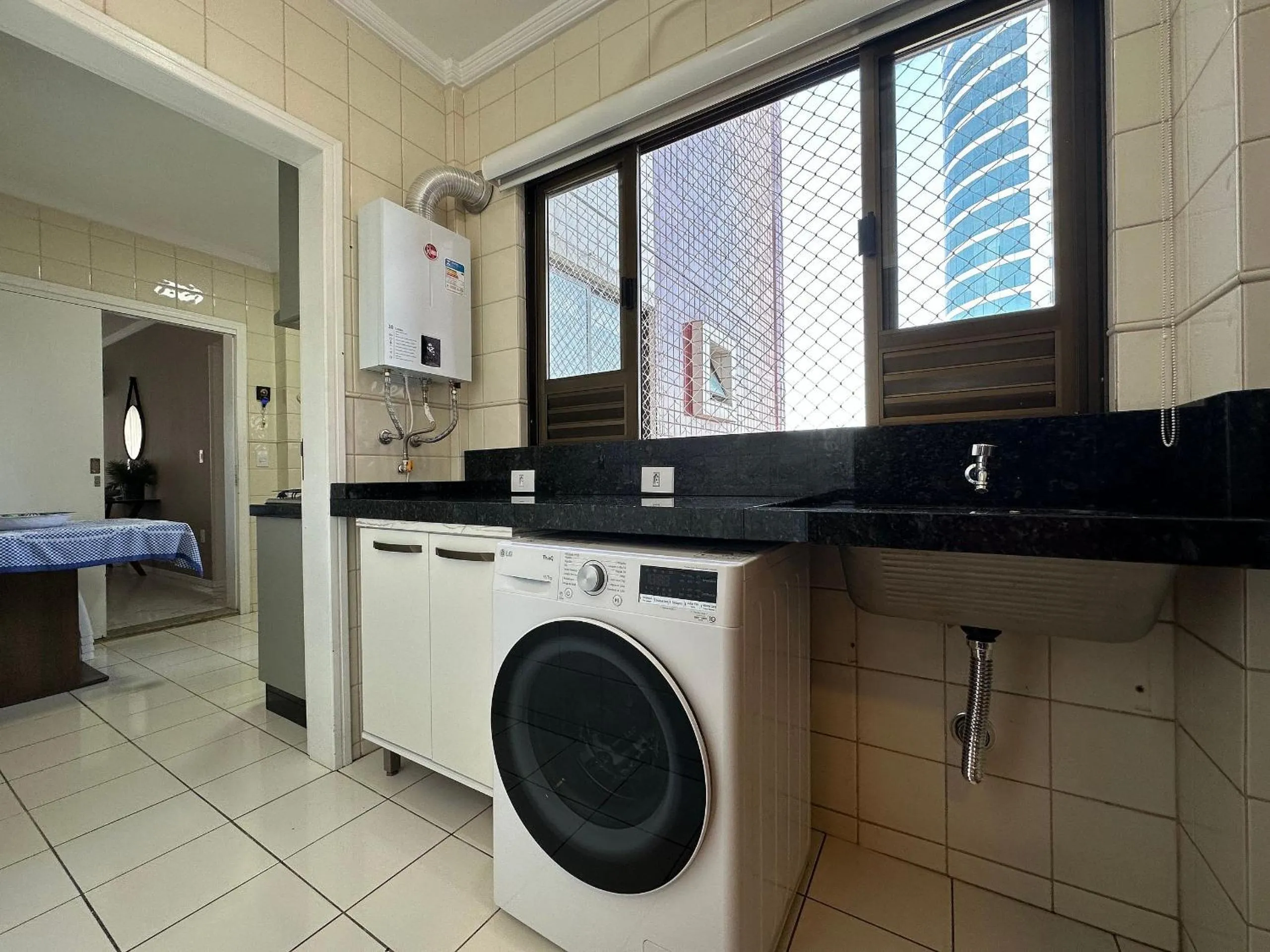 washing machine in CT01- Vista mar| Telas Proteção| Churrasq, Garagem