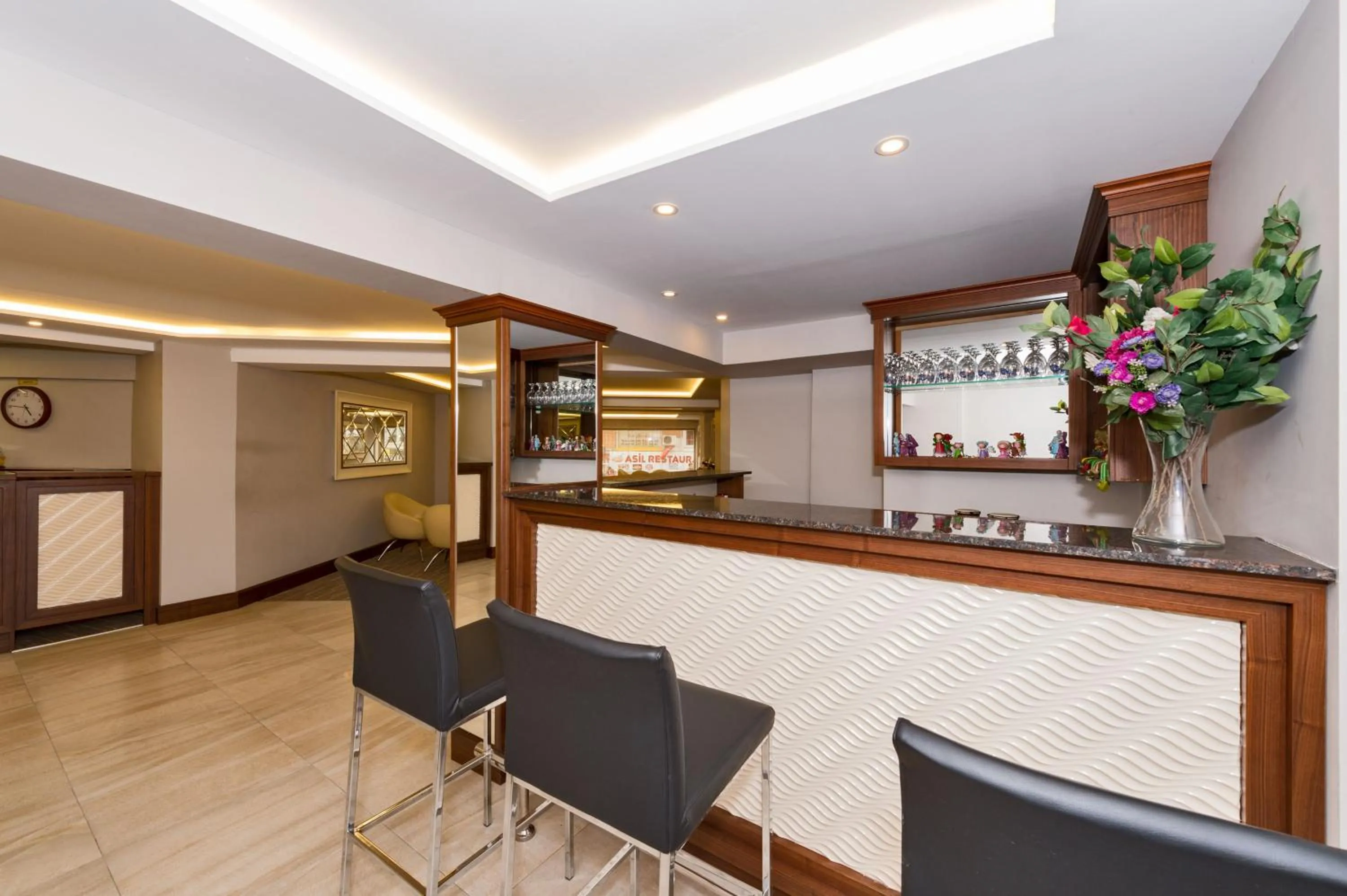 Seating area in Bergama Hotel Old City