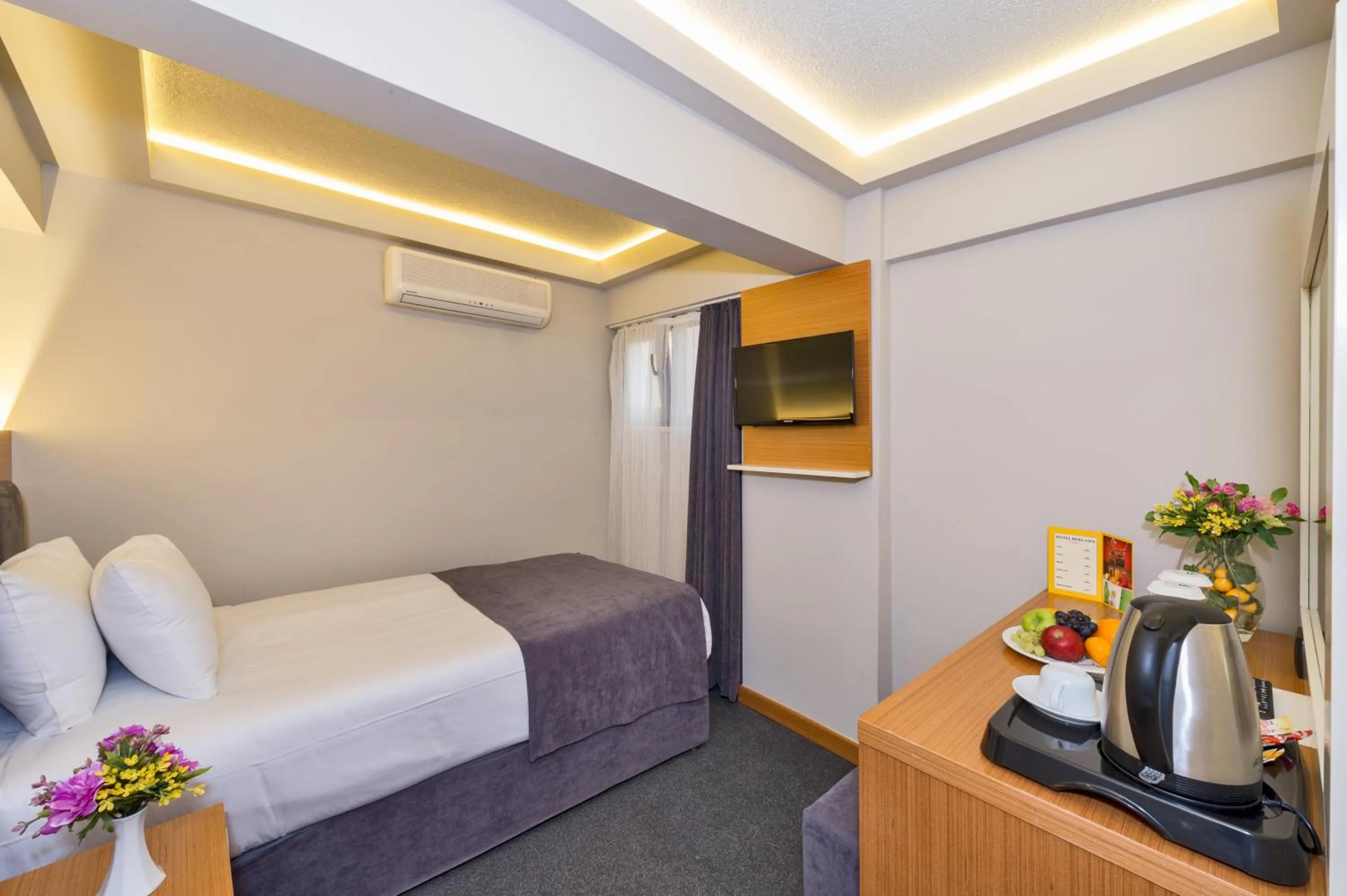 Photo of the whole room, Bed in Bergama Hotel Old City