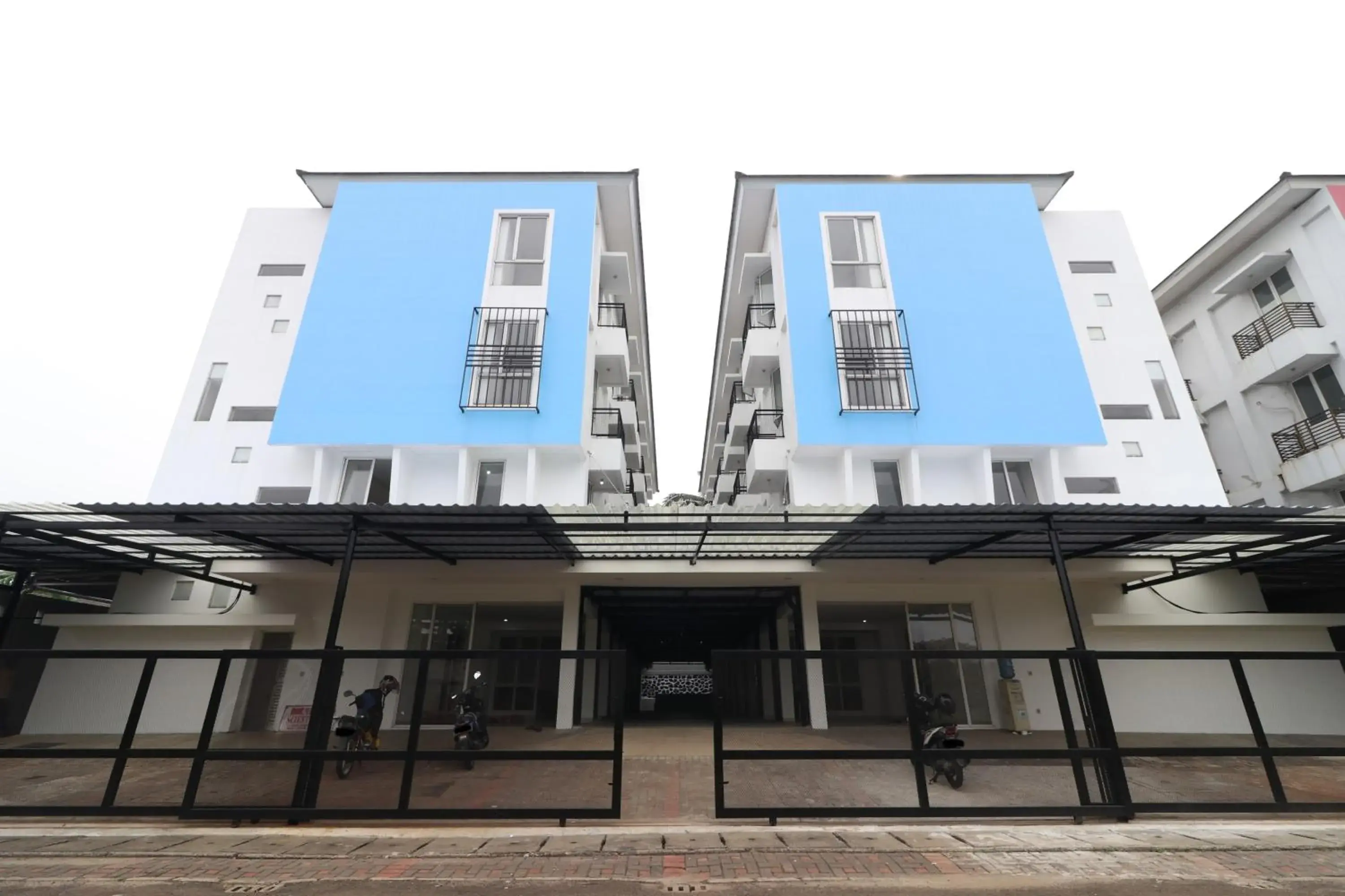 Property building in Mroom DS 2 Property building in Mroom DS 2