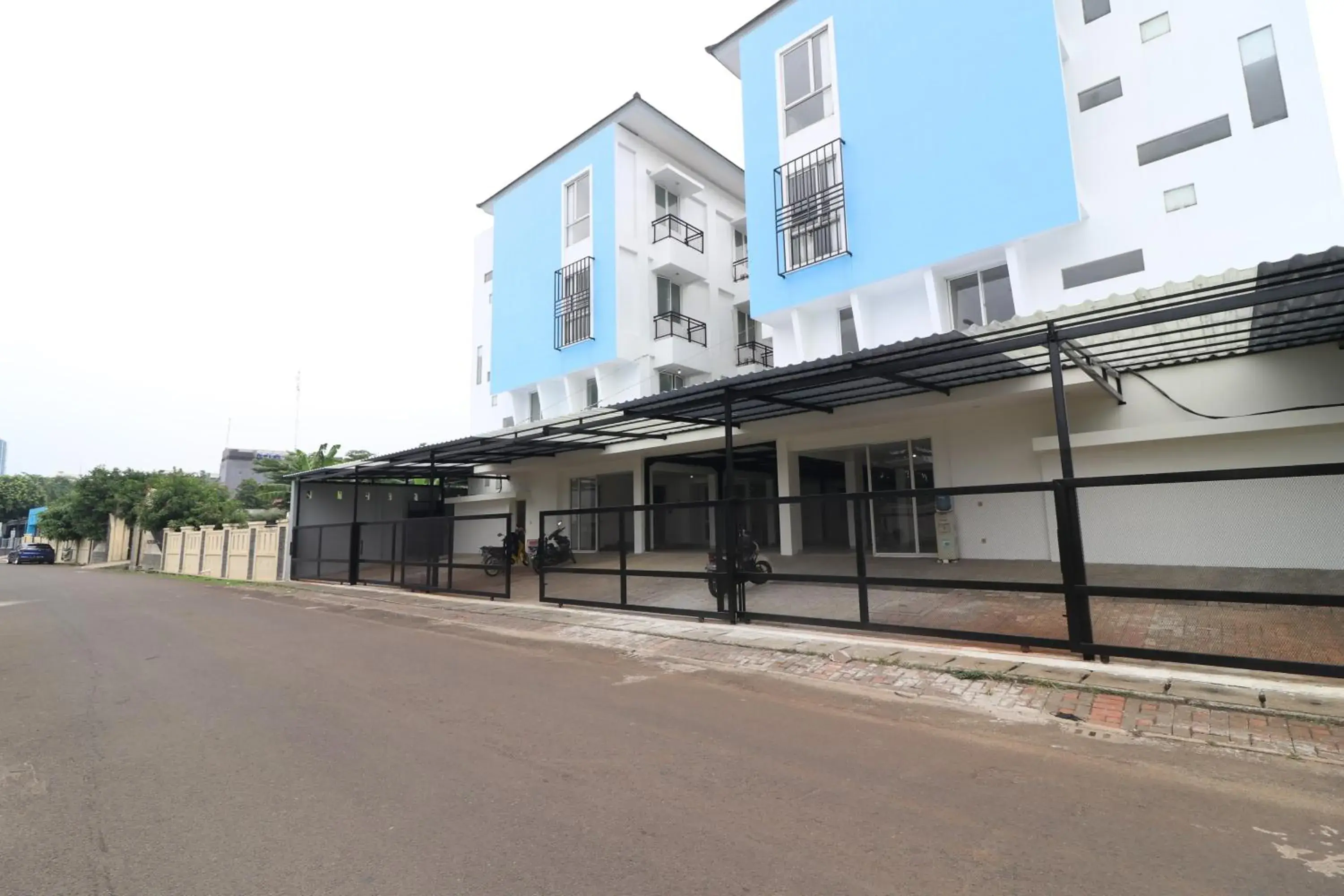 Property building in Mroom DS 2 Property building in Mroom DS 2