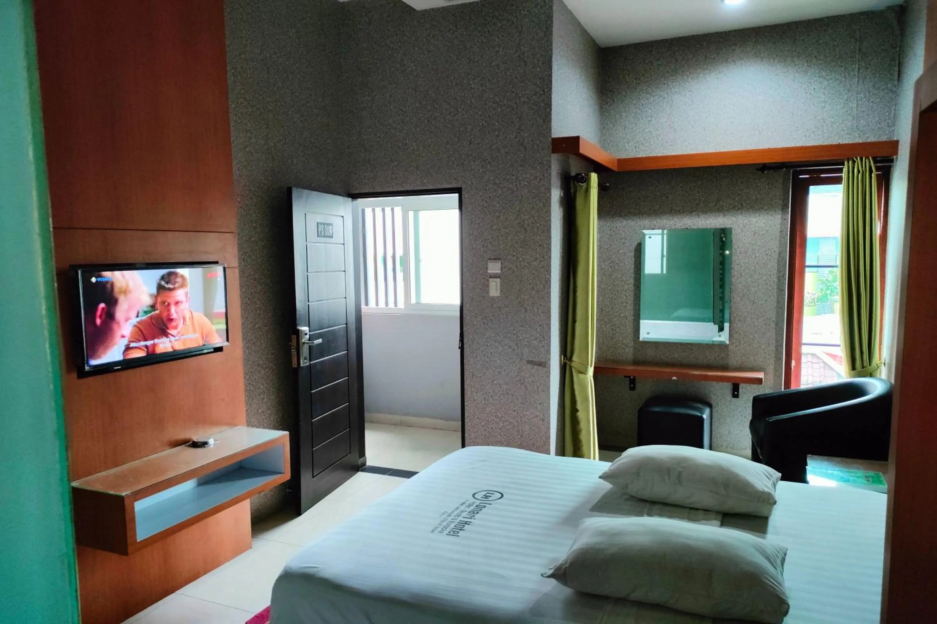 Bedroom, Bed in Lonari Hotel