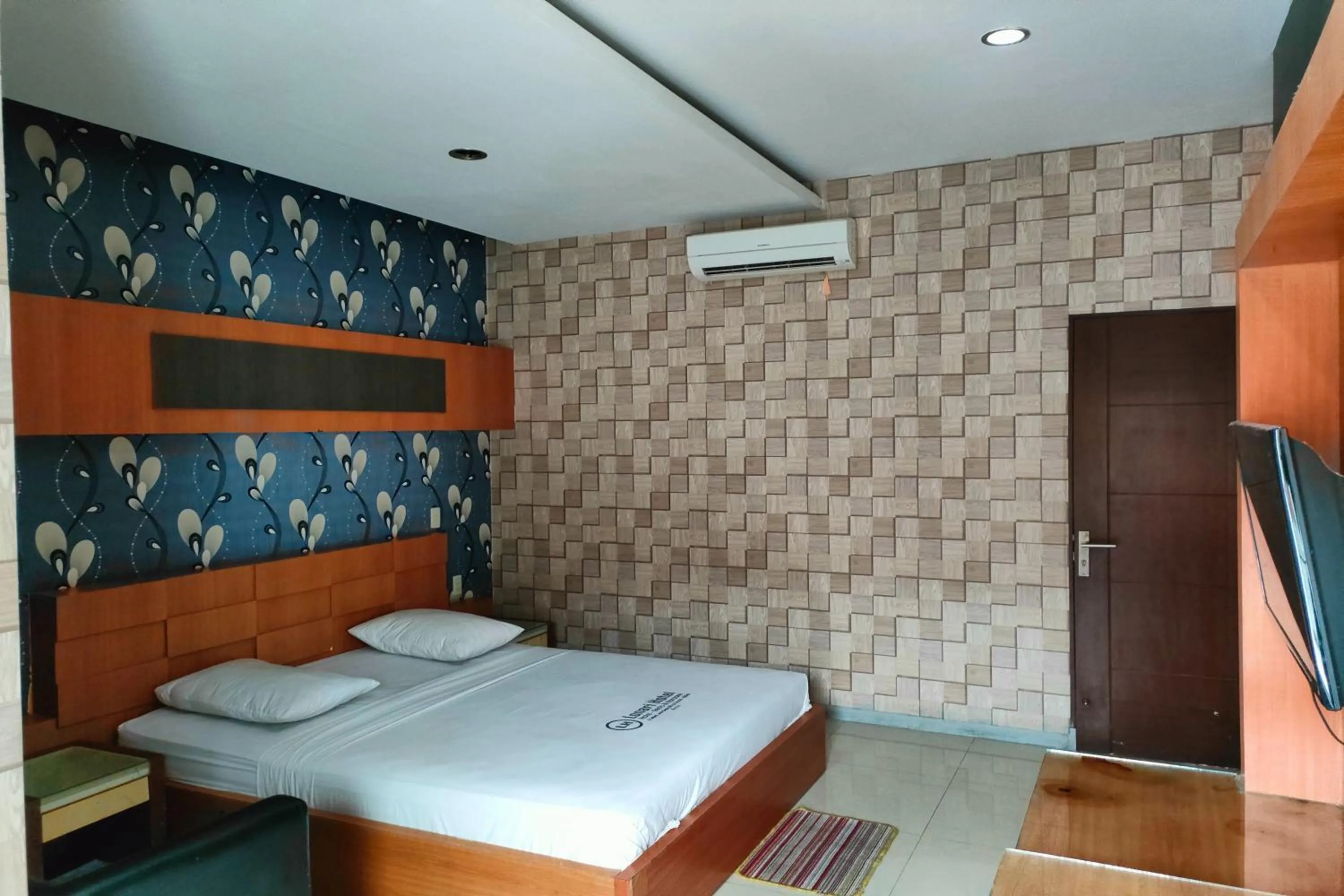 Bedroom, Bed in Lonari Hotel